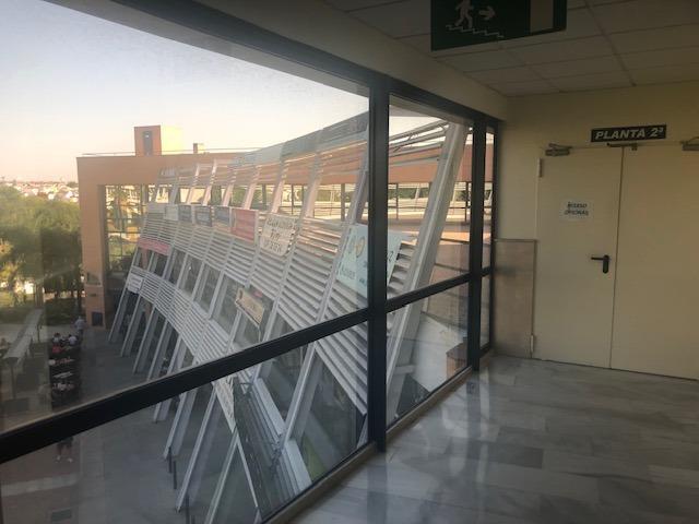 Fantástica oficina diáfana en pleno centro de Tomares.