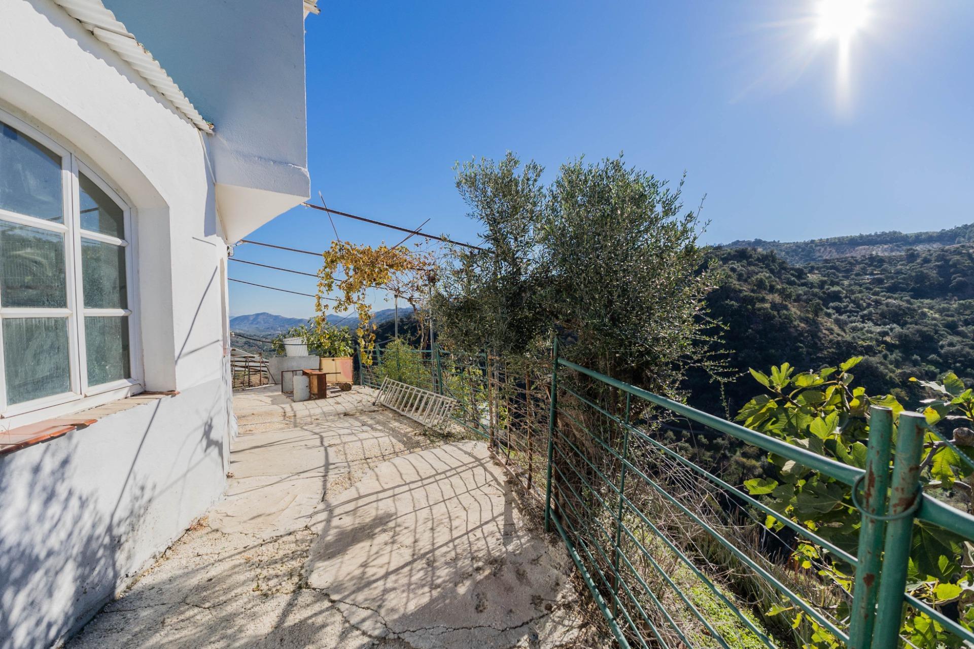 Encantadora Casa con Terreno en Tolox, Costa del Sol