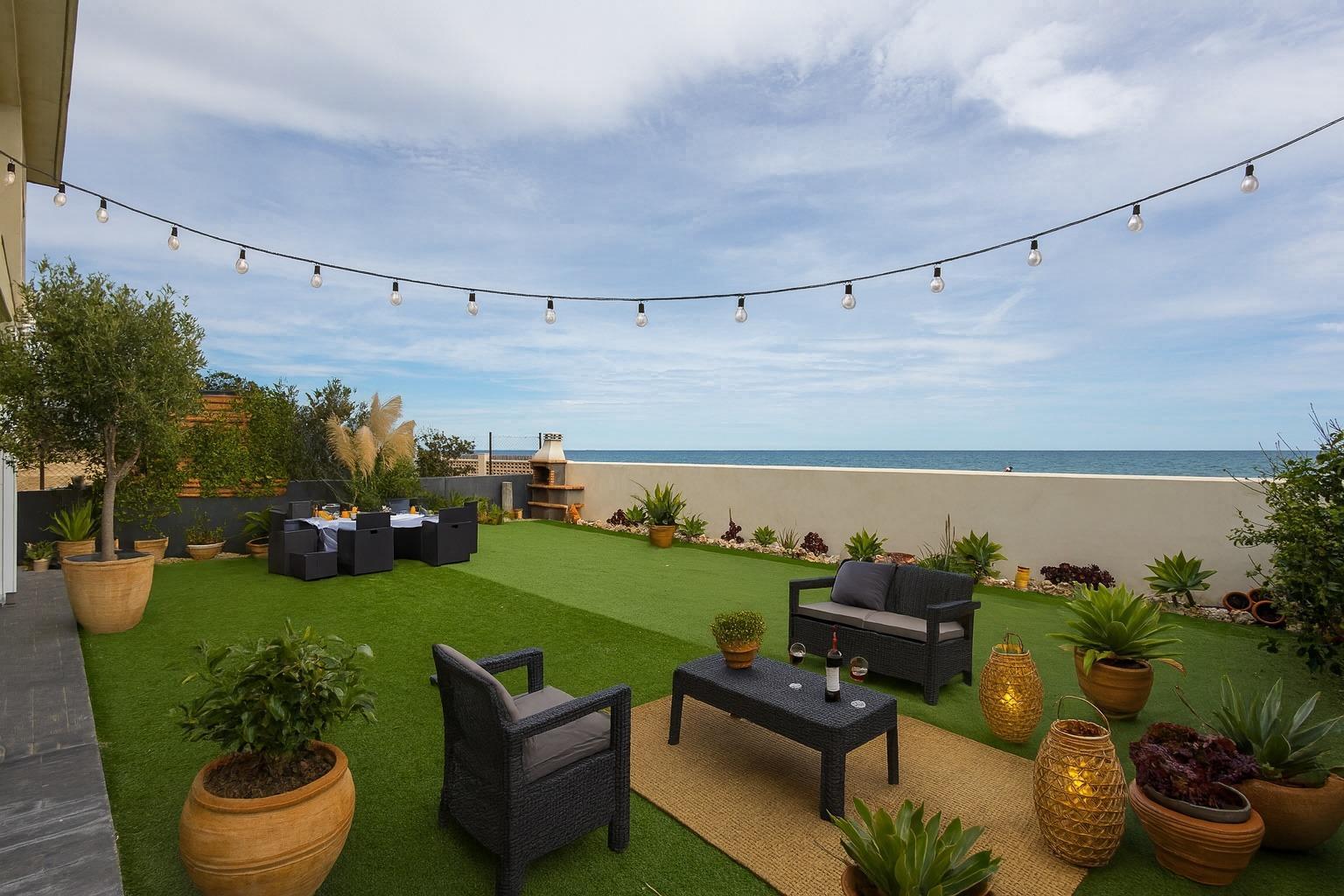 Chalet Independiente en Primera Línea de Playa: Tu refugio en Mareny de Barraquetes, Sueca, Valencia