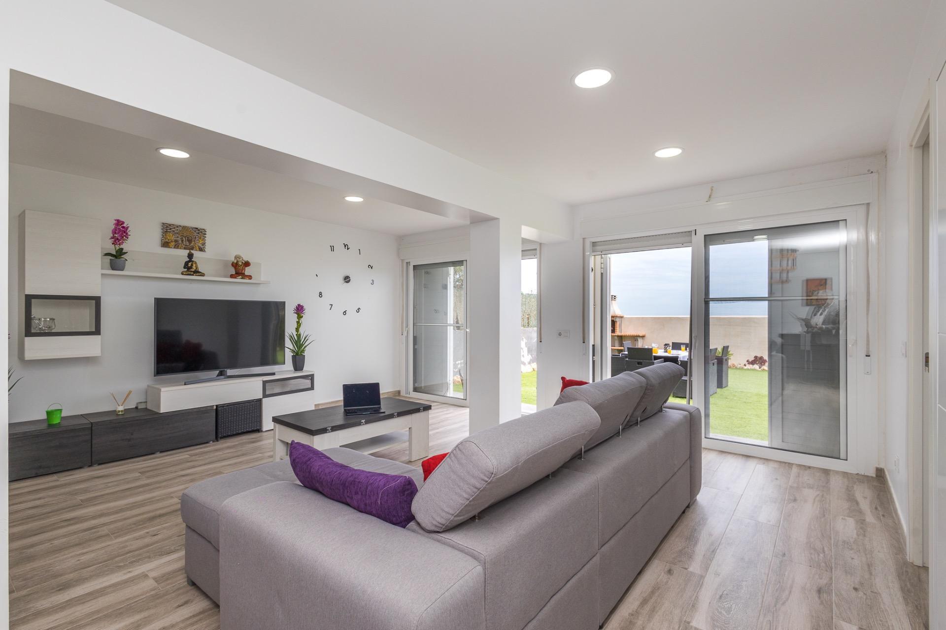 Chalet Independiente en Primera Línea de Playa: Tu refugio en Mareny de Barraquetes, Sueca, Valencia