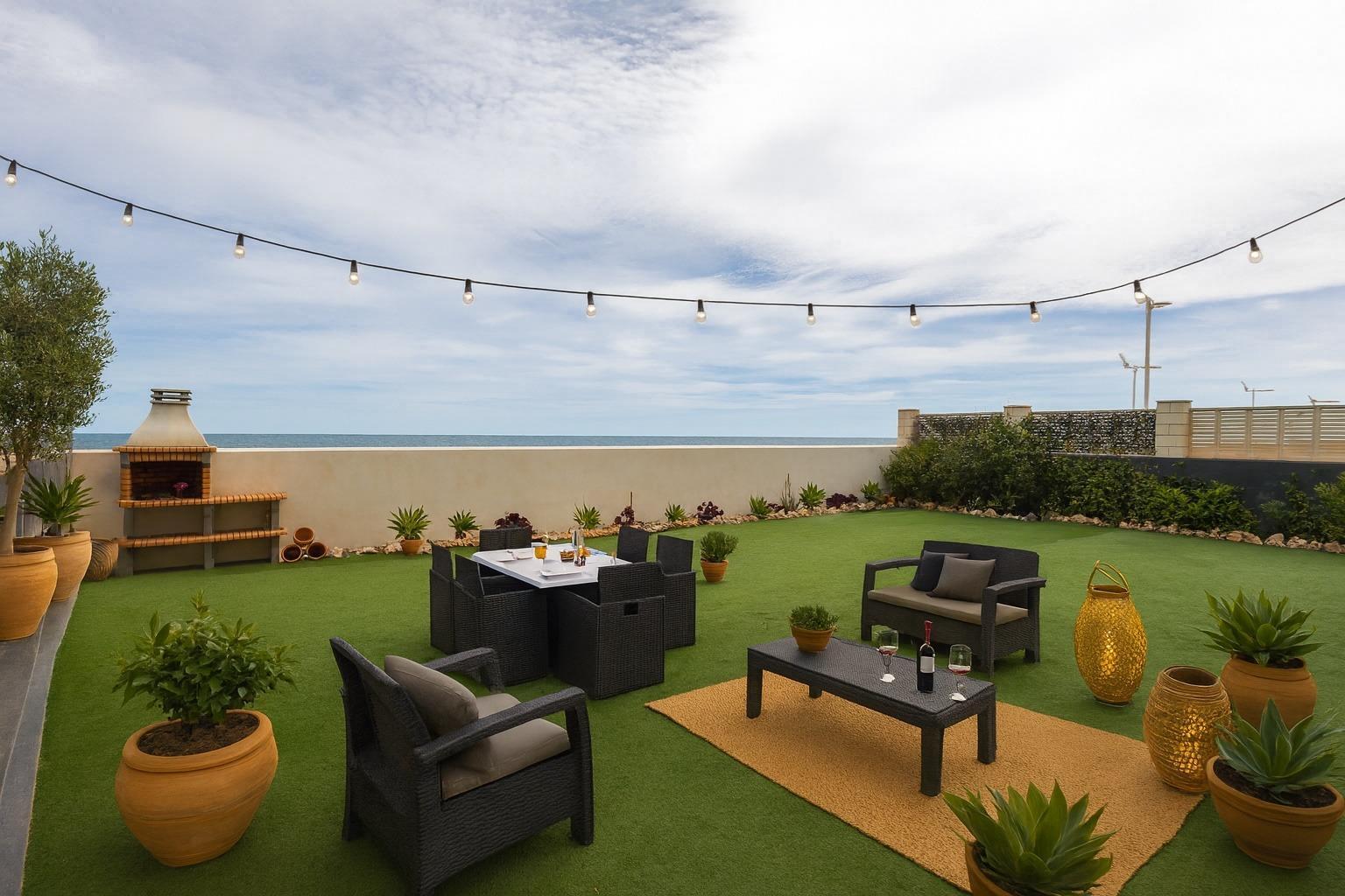 Chalet Independiente en Primera Línea de Playa: Tu refugio en Mareny de Barraquetes, Sueca, Valencia