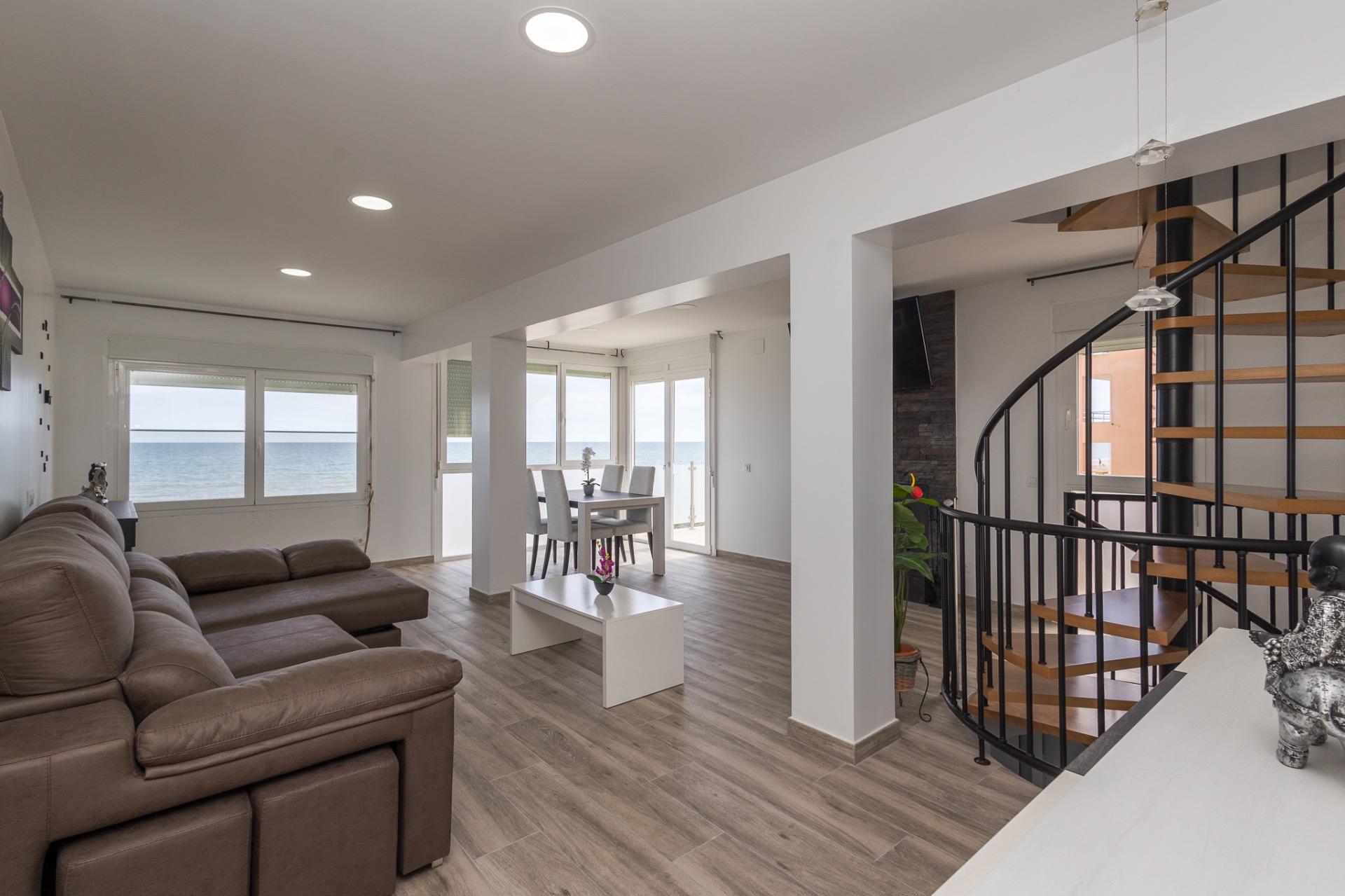 Chalet Independiente en Primera Línea de Playa: Tu refugio en Mareny de Barraquetes, Sueca, Valencia