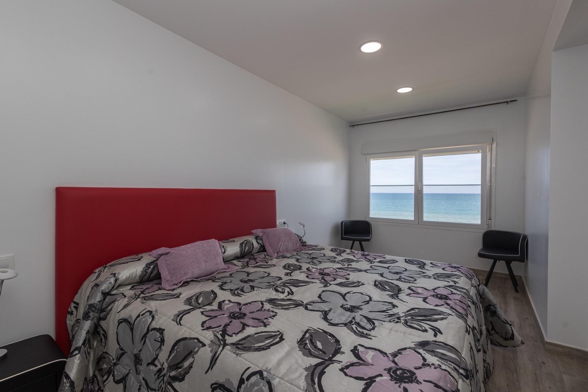 Chalet Independiente en Primera Línea de Playa: Tu refugio en Mareny de Barraquetes, Sueca, Valencia