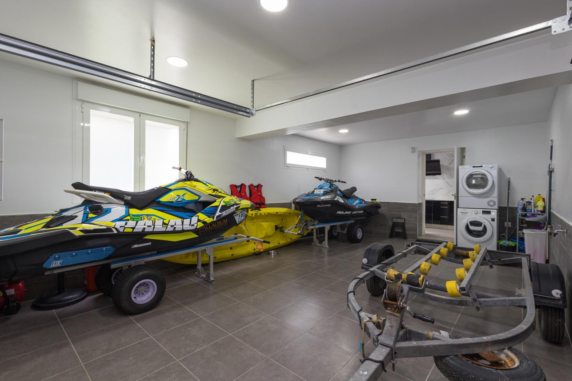 Chalet Independiente en Primera Línea de Playa: Tu refugio en Mareny de Barraquetes, Sueca, Valencia