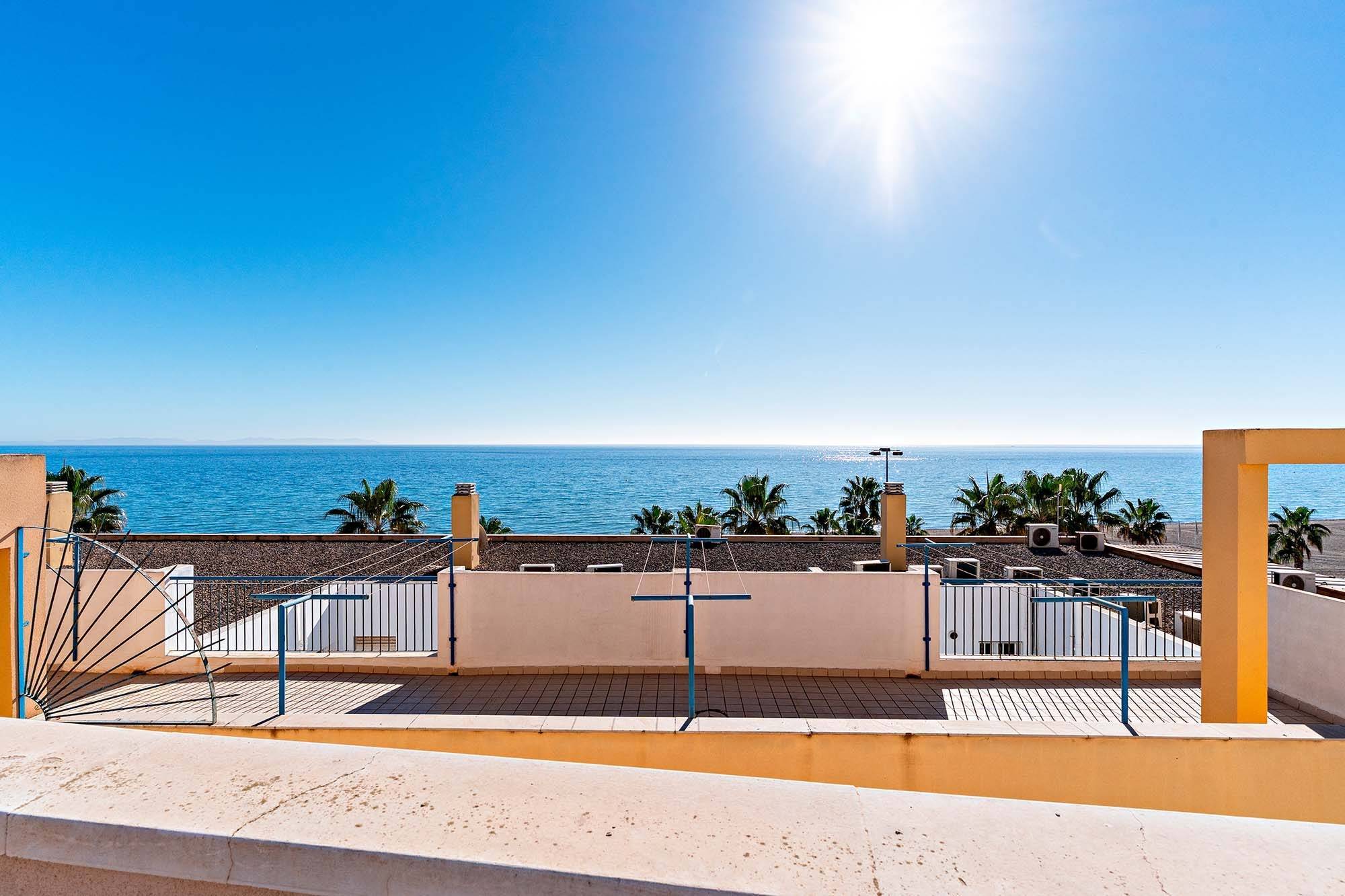 Encantadora Planta Baja en Roquetas de Mar, Ideal para Tu Nuevo Hogar