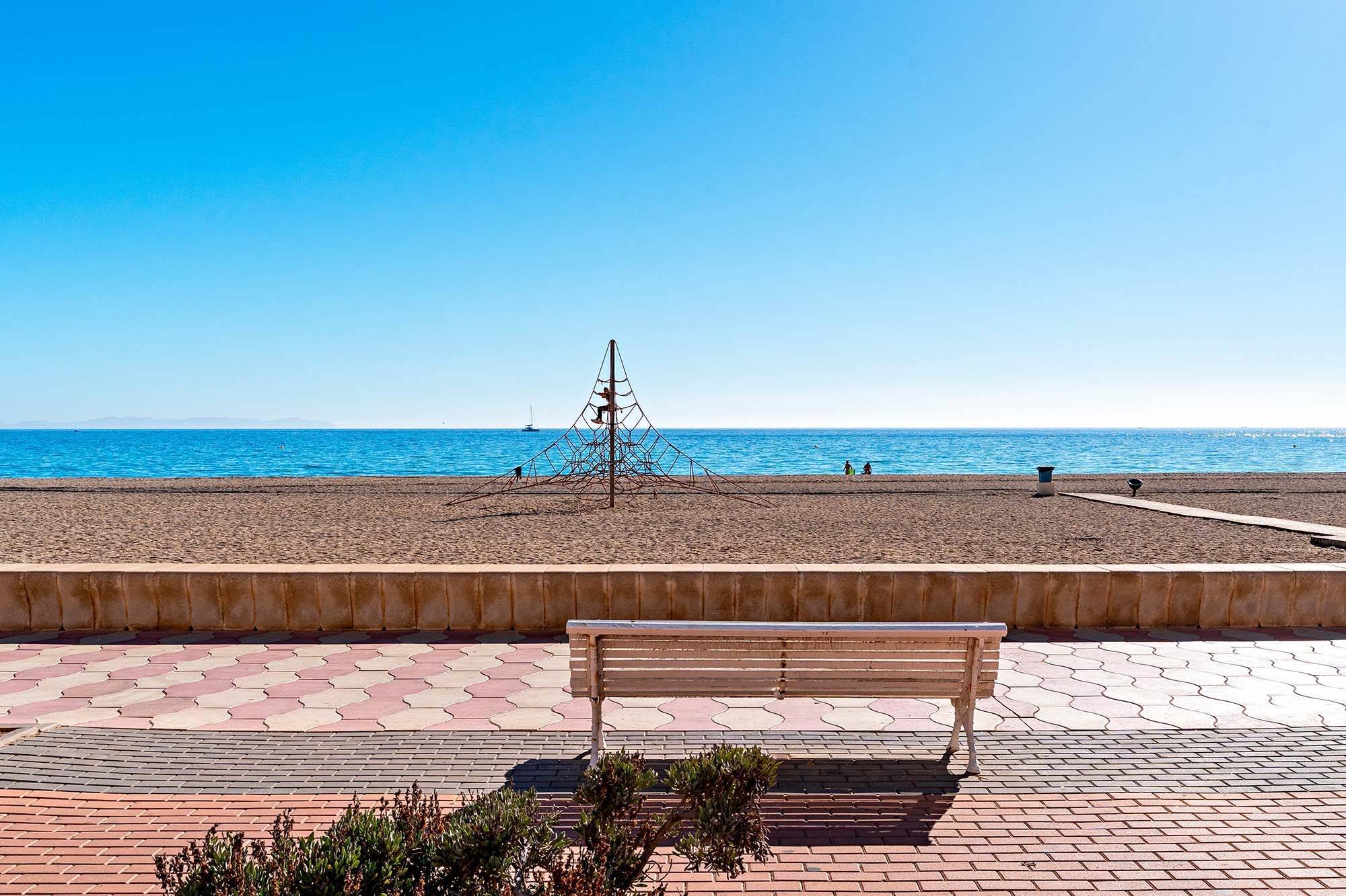Encantadora Planta Baja en Roquetas de Mar, Ideal para Tu Nuevo Hogar