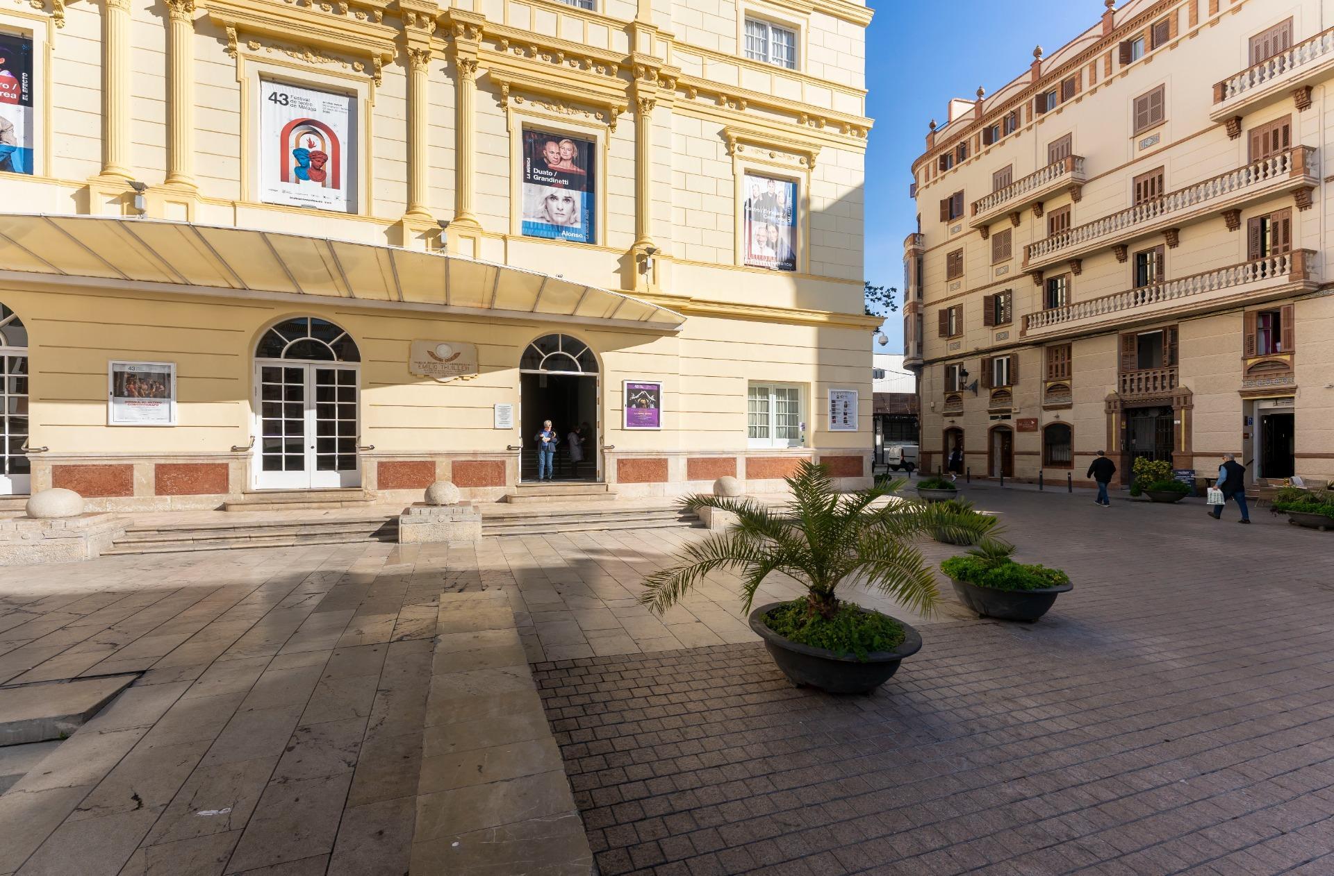 FANTASTICO PISO FRENTE TEATRO CERVANTES