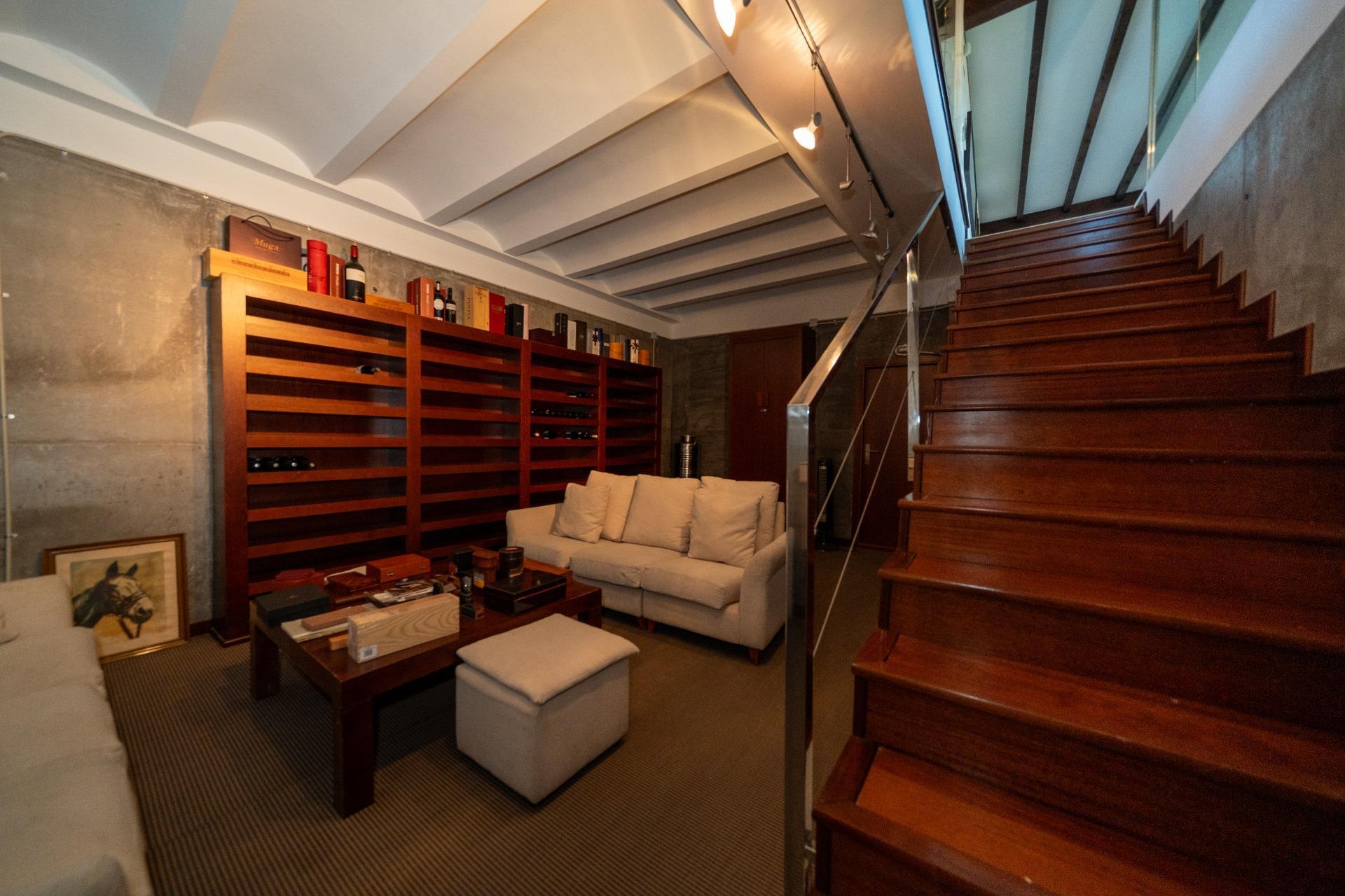 Chalet con viñedos, olivos y zona ecuestre en Requena.