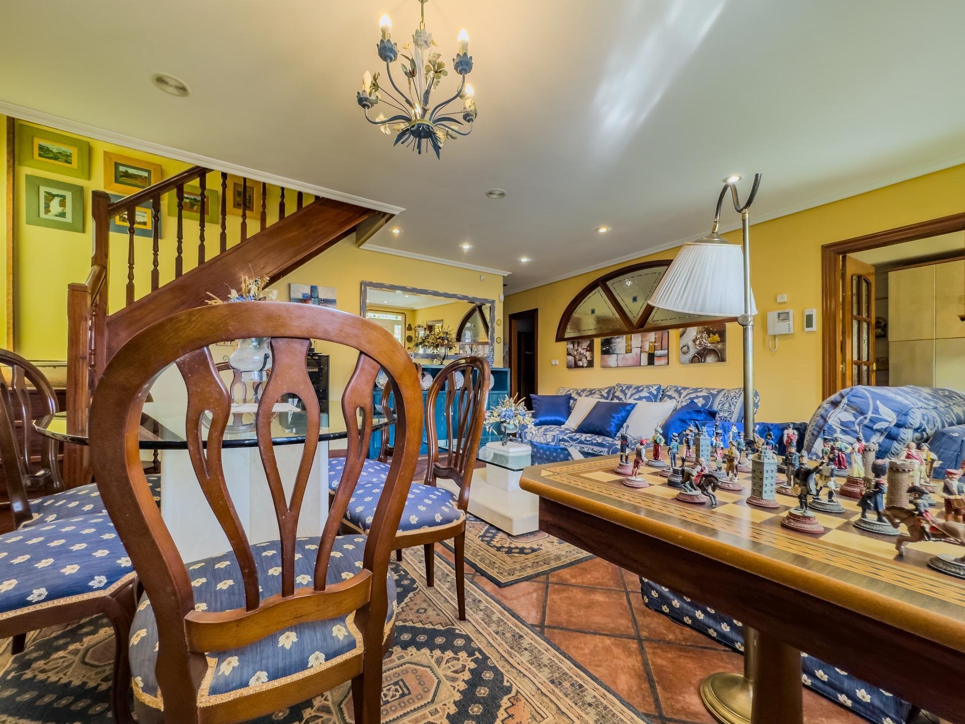 ? Chalet independiente en Barrio Monasterio Escobedo de Camargo