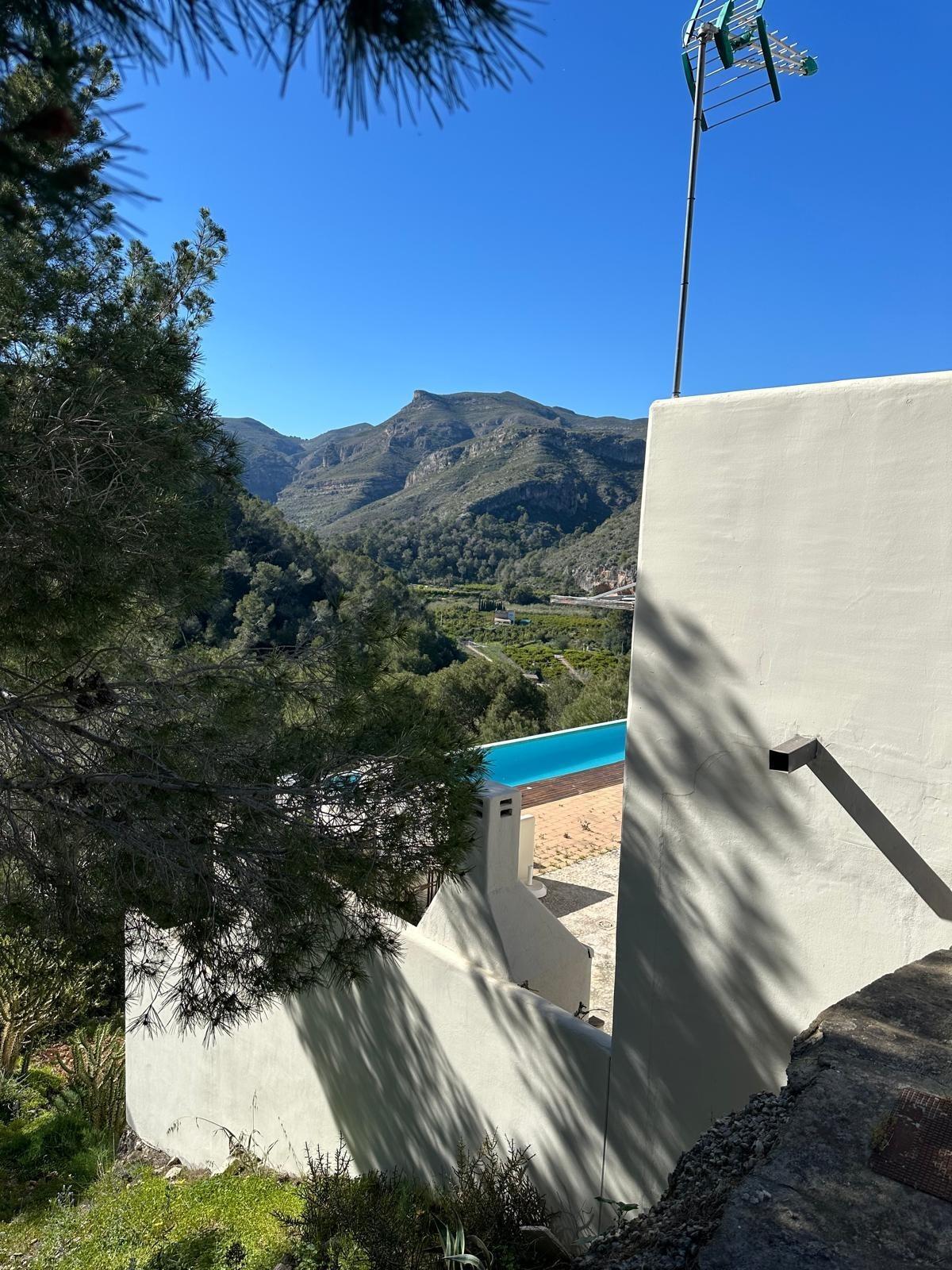 Chalet espectacular con vistas a la montaña en la Urbanización La Serreta (Rótova)