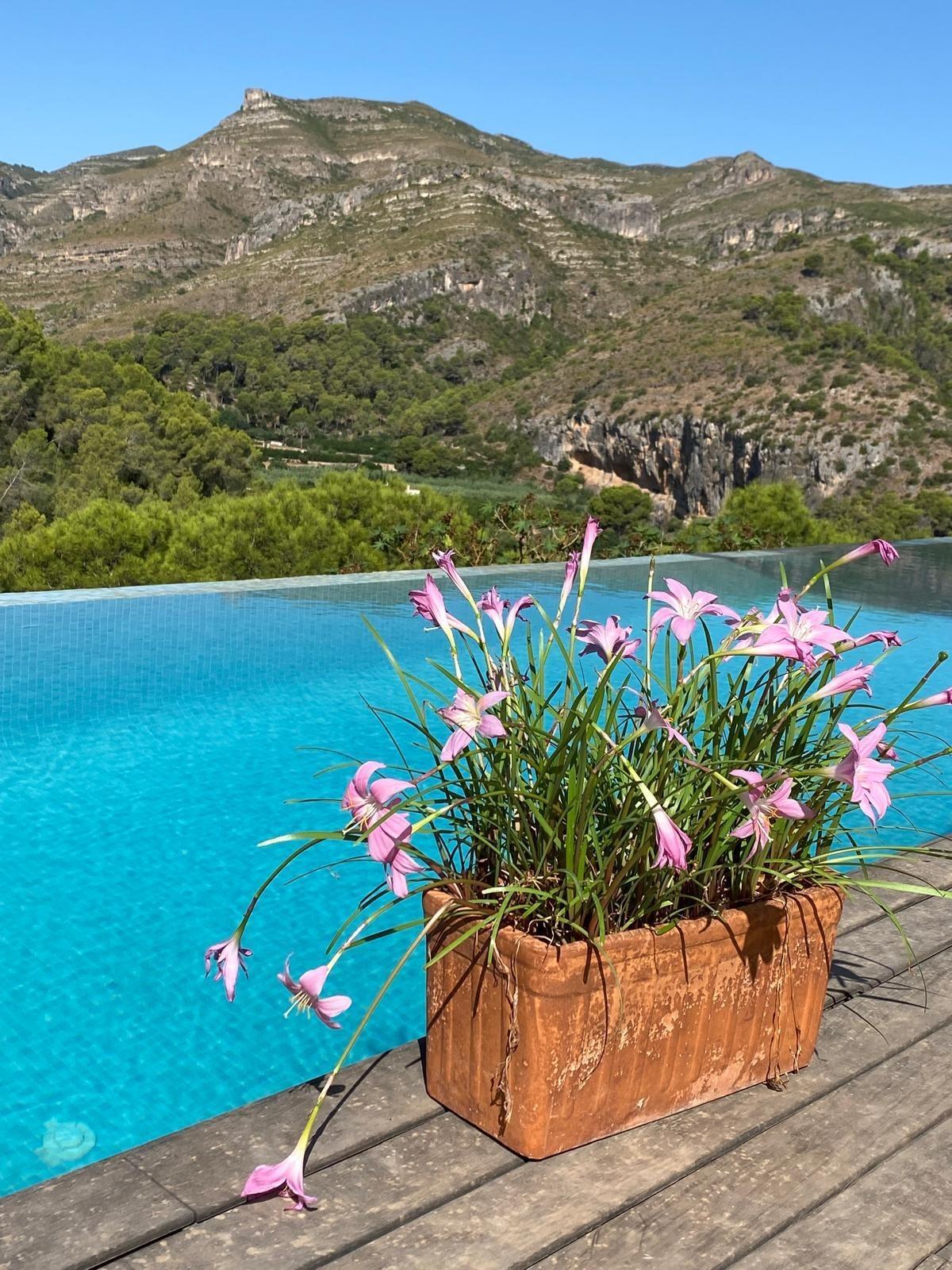 Chalet espectacular con vistas a la montaña en la Urbanización La Serreta (Rótova)