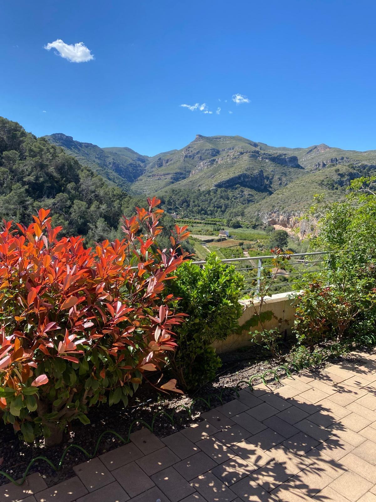 Chalet espectacular con vistas a la montaña en la Urbanización La Serreta (Rótova)