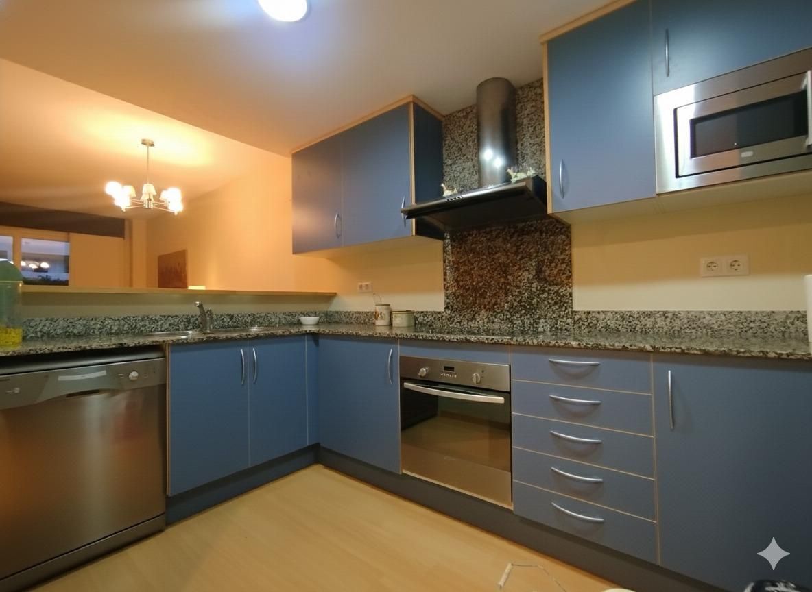 Bonito y moderno apartamento con jardín privado y piscina comunitaria en Roses