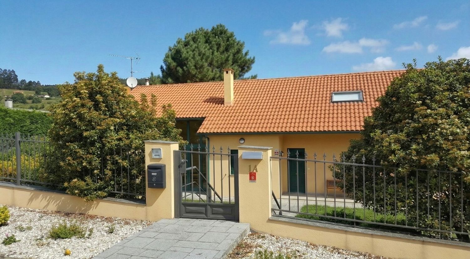 Casa en venta  Abegondo, A Coruña  1/88