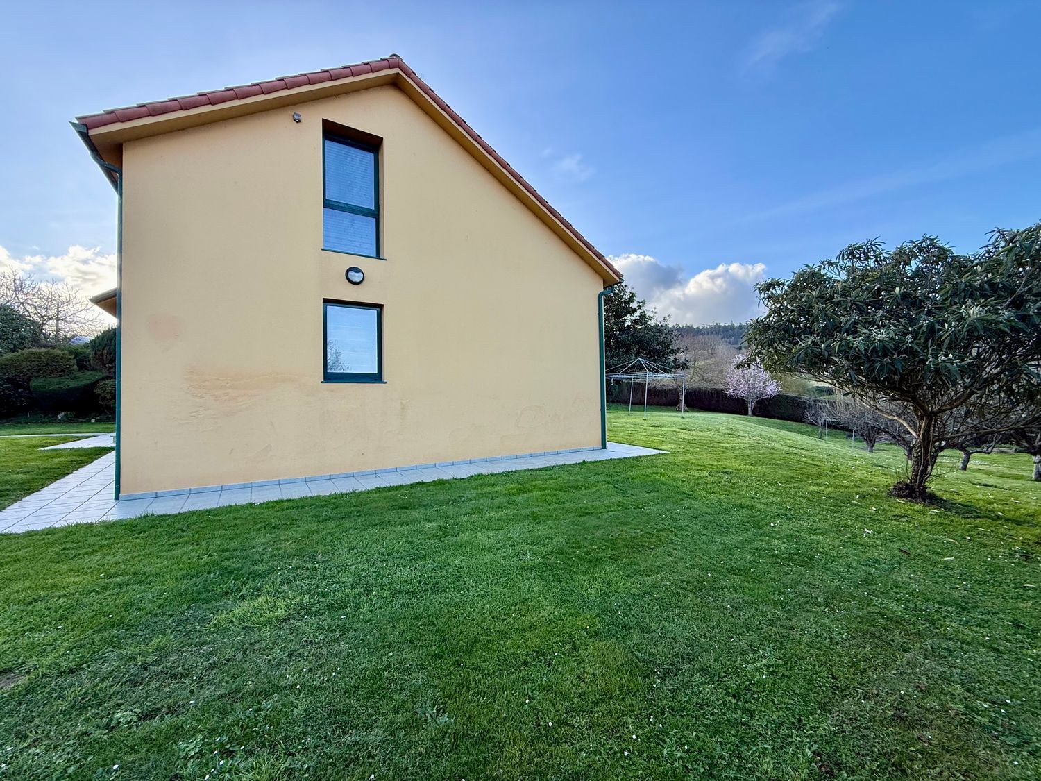 Casa en venta  Abegondo, A Coruña  76/88