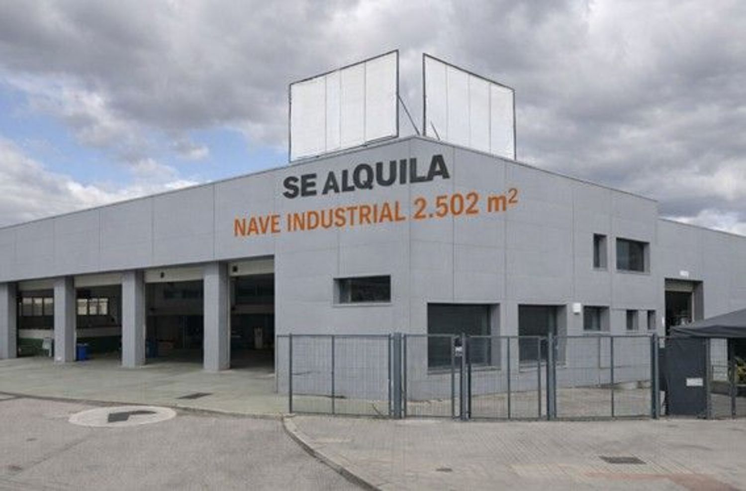 Industrial en alquiler  calle Yolanda González, Móstoles, Madrid  1/10