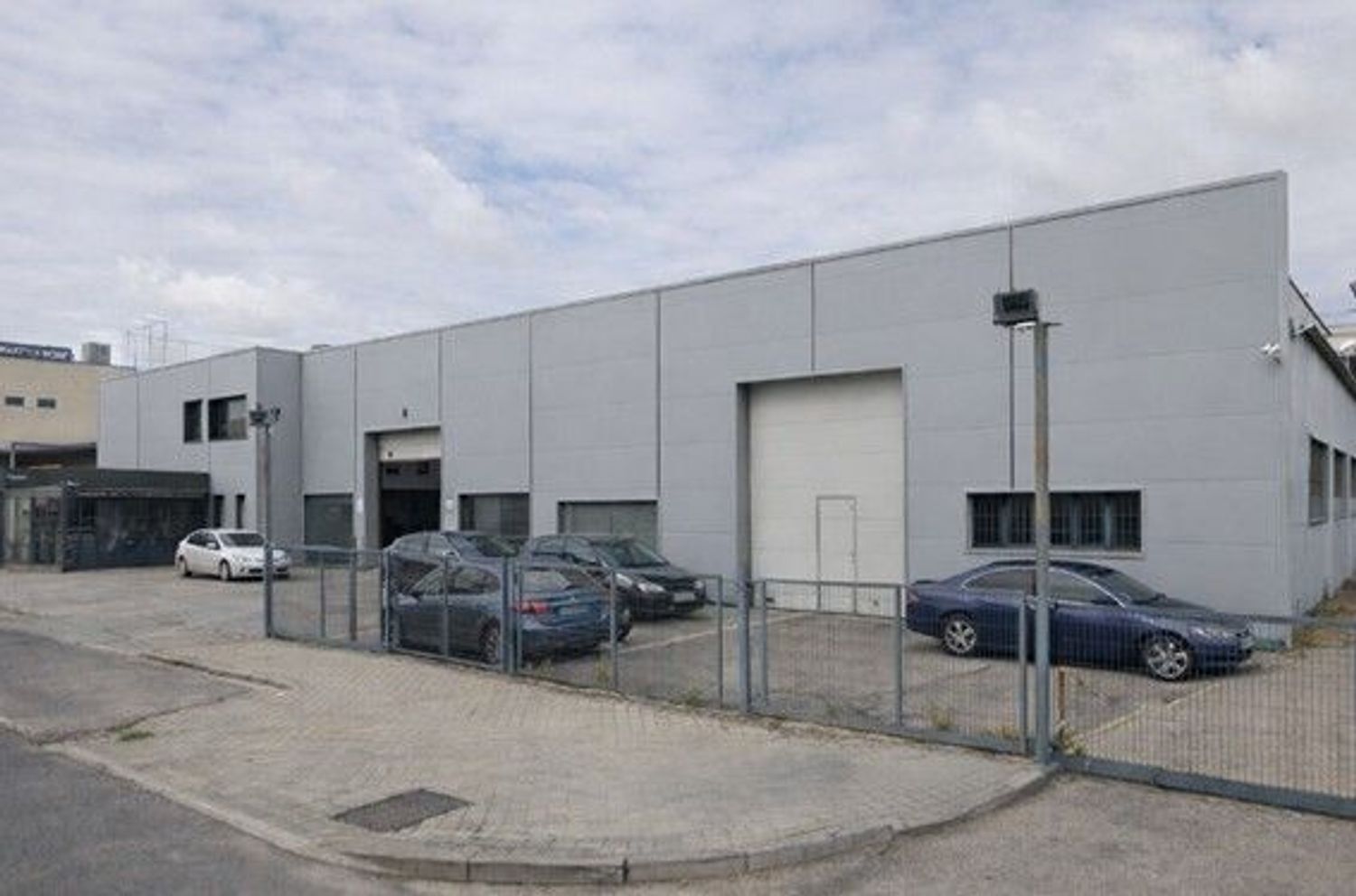 Industrial en alquiler  calle Yolanda González, Móstoles, Madrid  4/10