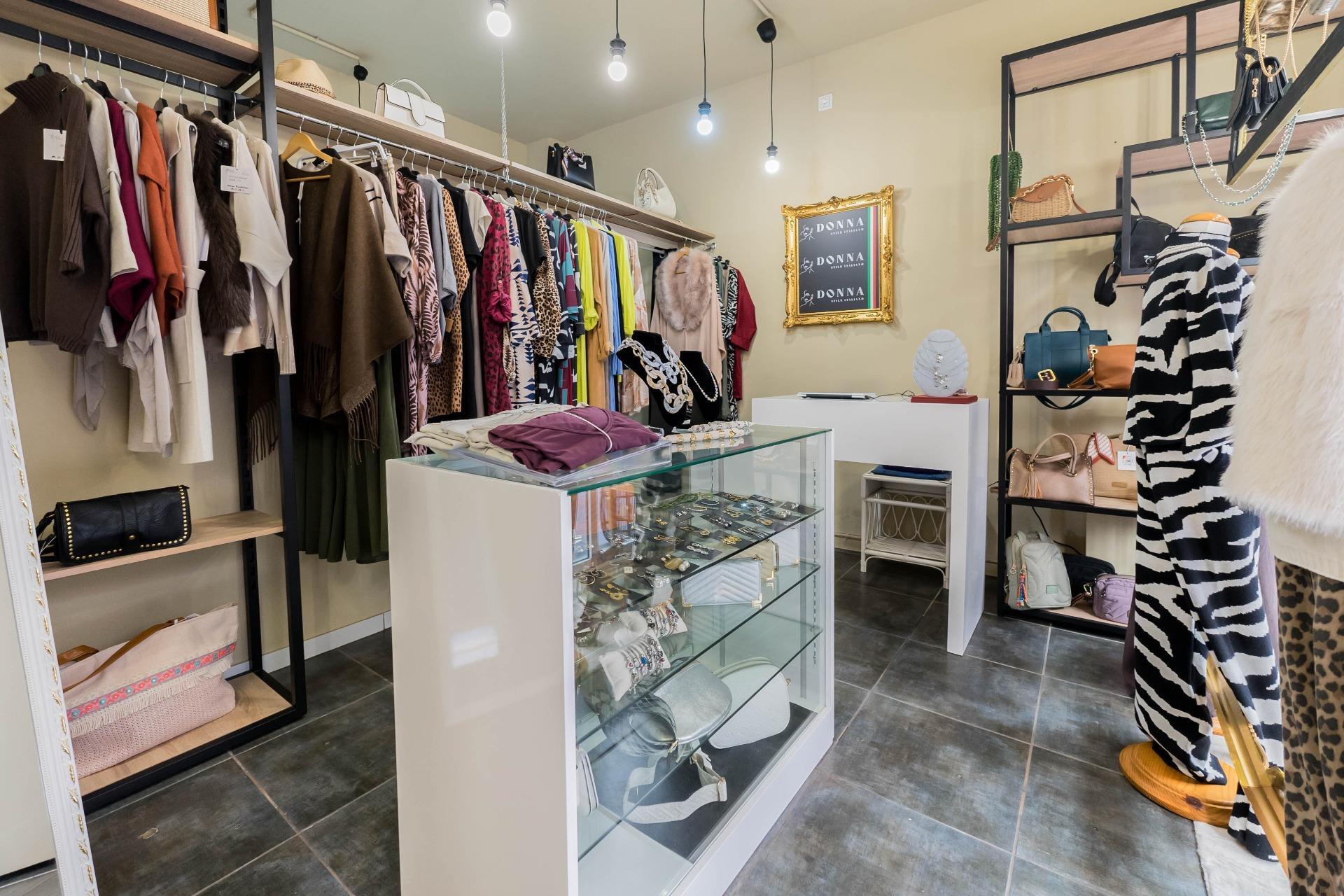 Traspaso tienda de moda femenina en Fuengirola centro | Negocio en funcionamiento
