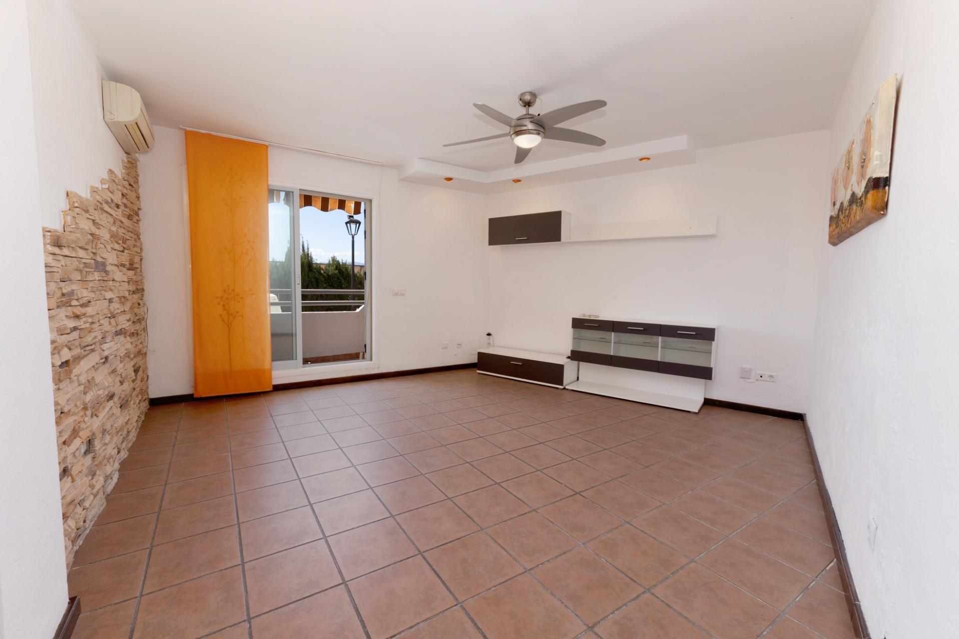 EXCLUSIVA: ESPECTACULAR PISO EN LAS LAGUNAS, CON GARAJE,TRASTERO Y PISCINA