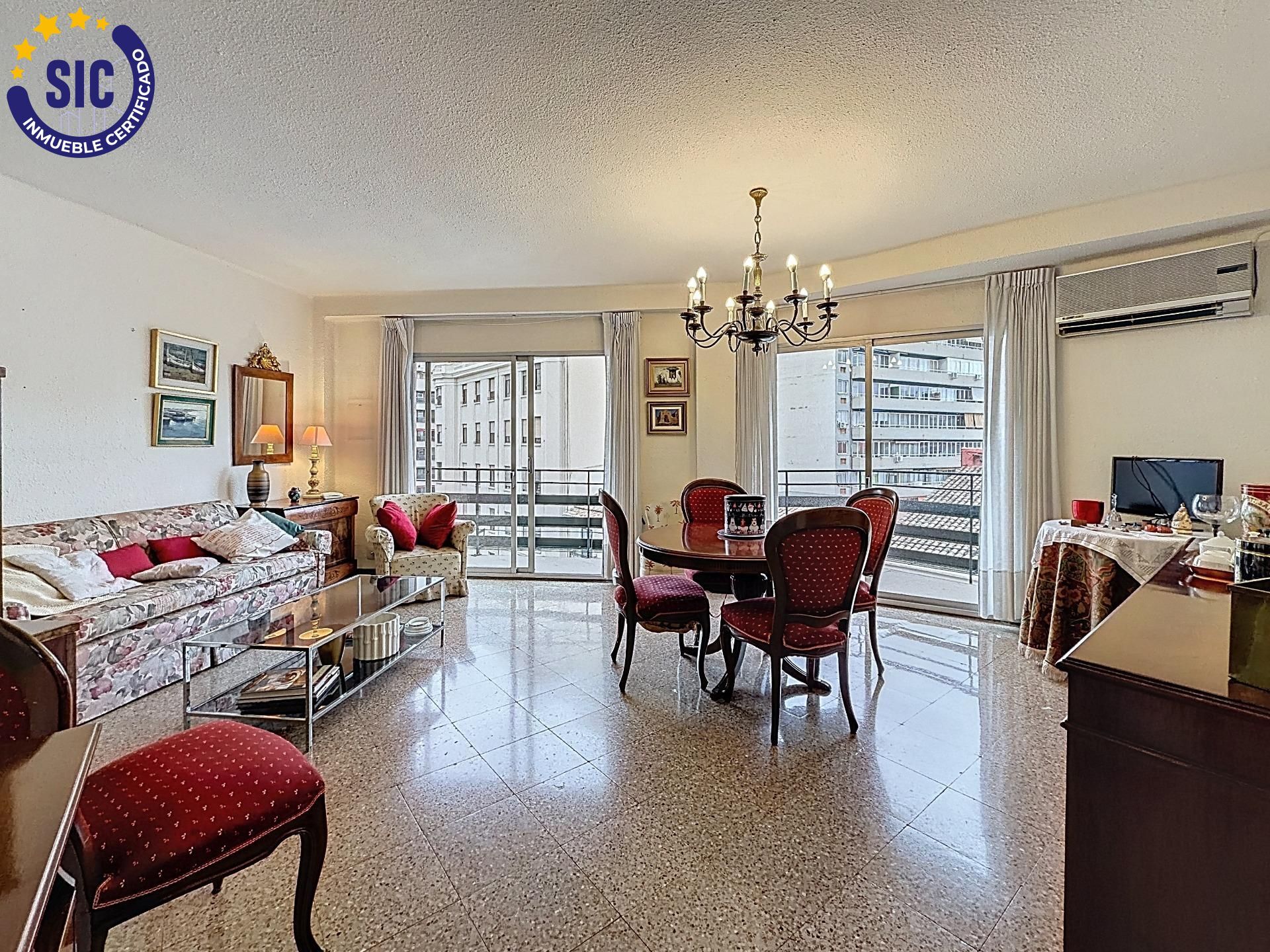 Amplio y luminoso piso listo para entrar a vivir en el centro de Valencia.