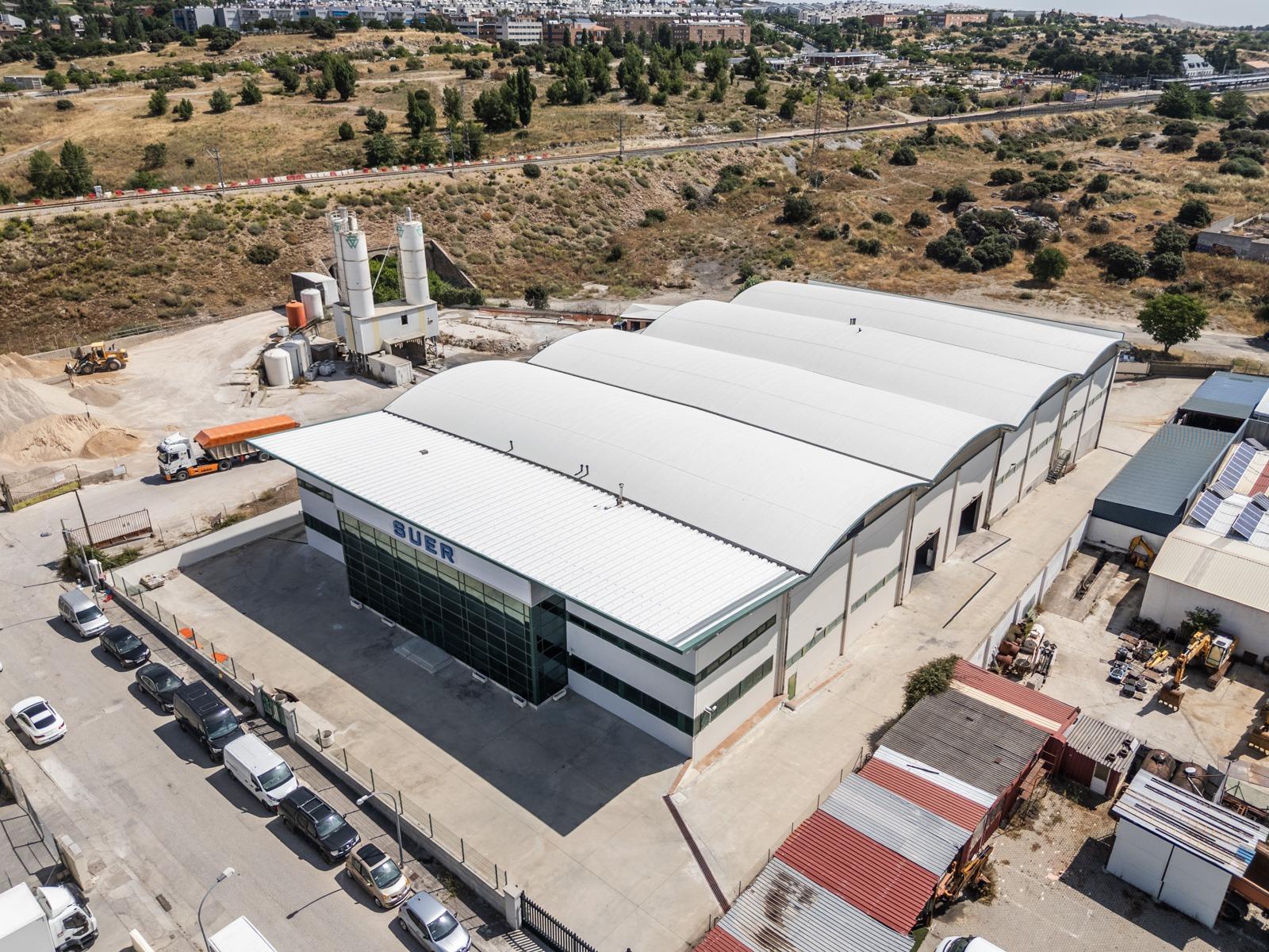 ^**^IMPRESIONANTE NAVE INDUSTRIAL EN COLMENAR VIEJO - MÁS DE 8.000 M² CONSTRUIDOS SOBRE PARCELA DE MÁS DE 6.000 M²^**^ Se ofrece en venta una espectacular nave industrial ubicada en una de las me