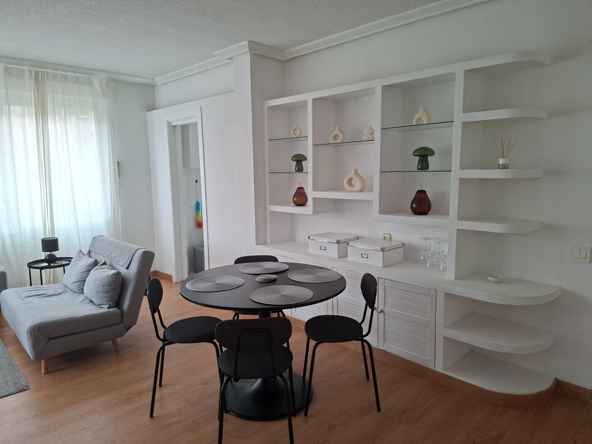 ^**^ALQUILA EN LA ZONA MÁS CODICIADA DE LA CAPITAL: PISO EXTERIOR MUY LUMINOSO^**^ Esta es una ocasi