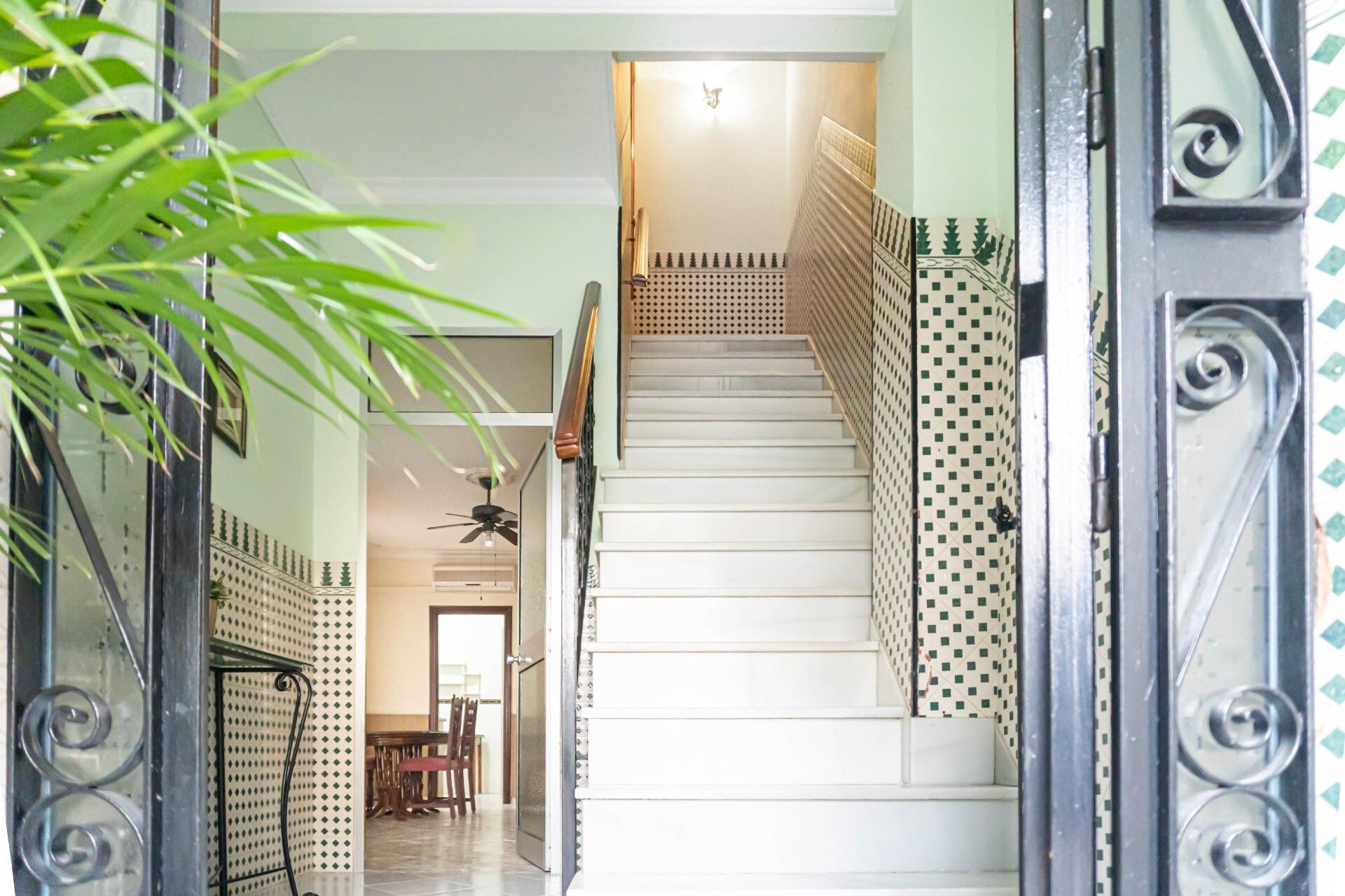 ESPECTACULAR CASA CON GARAJE Y TRES TERRAZAS EN PLENA PLAZA DE LA MERCED DE MORÓN!!