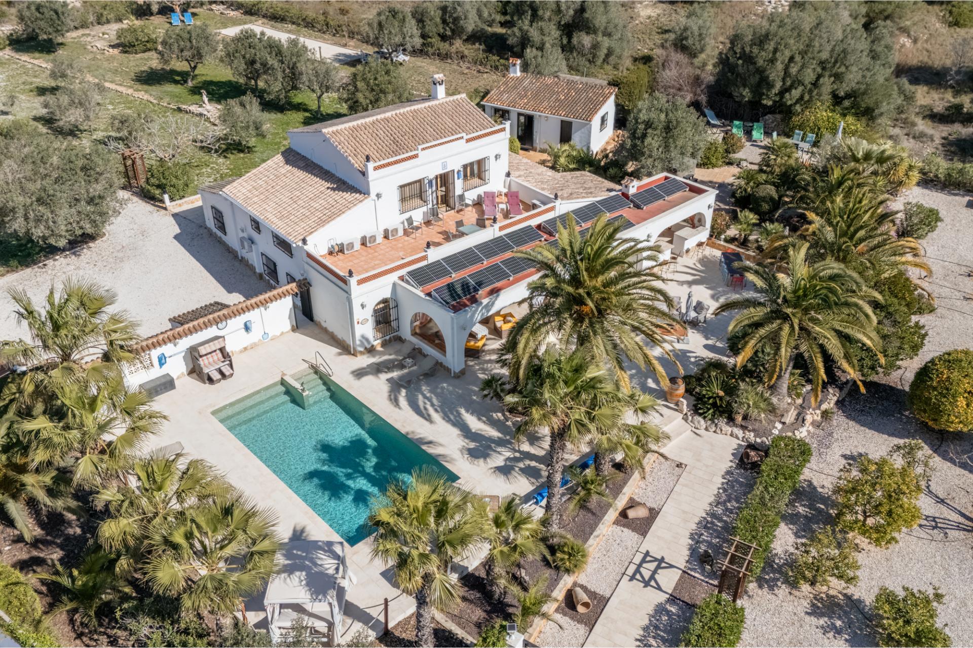 Encantadora Finca de 4 Dormitorios en Venta en Teulada