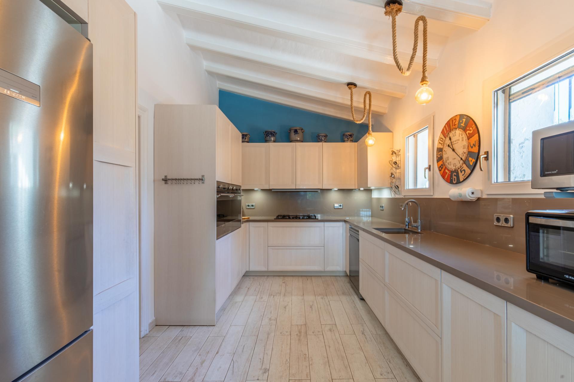 Encantadora Finca de 4 Dormitorios en Venta en Teulada