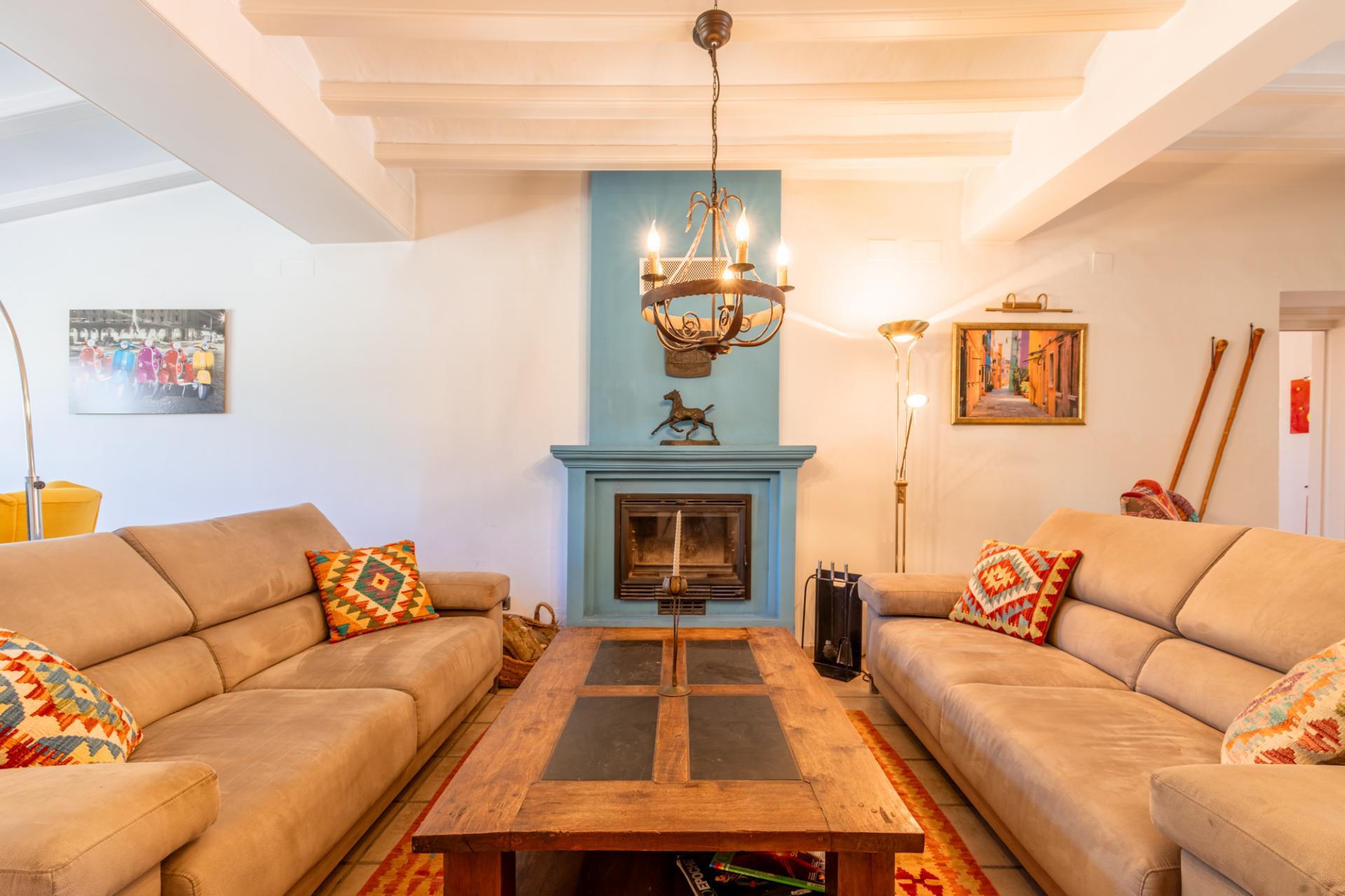 Encantadora Finca de 4 Dormitorios en Venta en Teulada