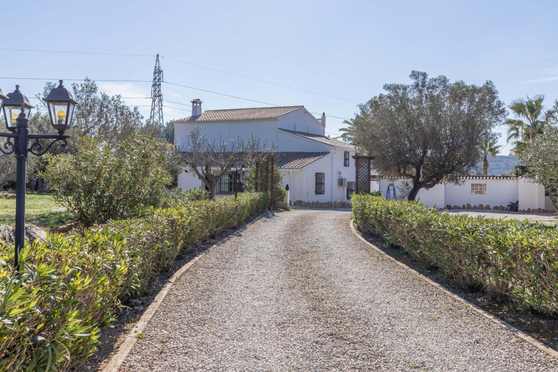 Encantadora Finca de 4 Dormitorios en Venta en Teulada