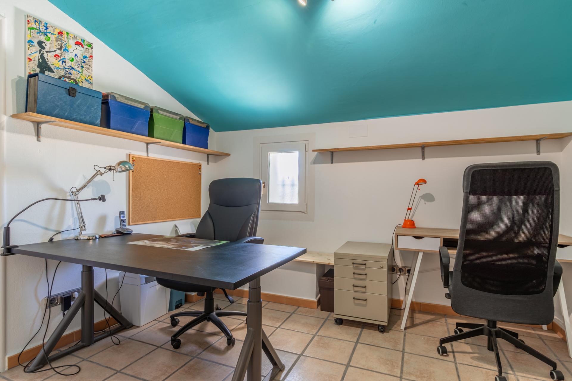 Encantadora Finca de 4 Dormitorios en Venta en Teulada