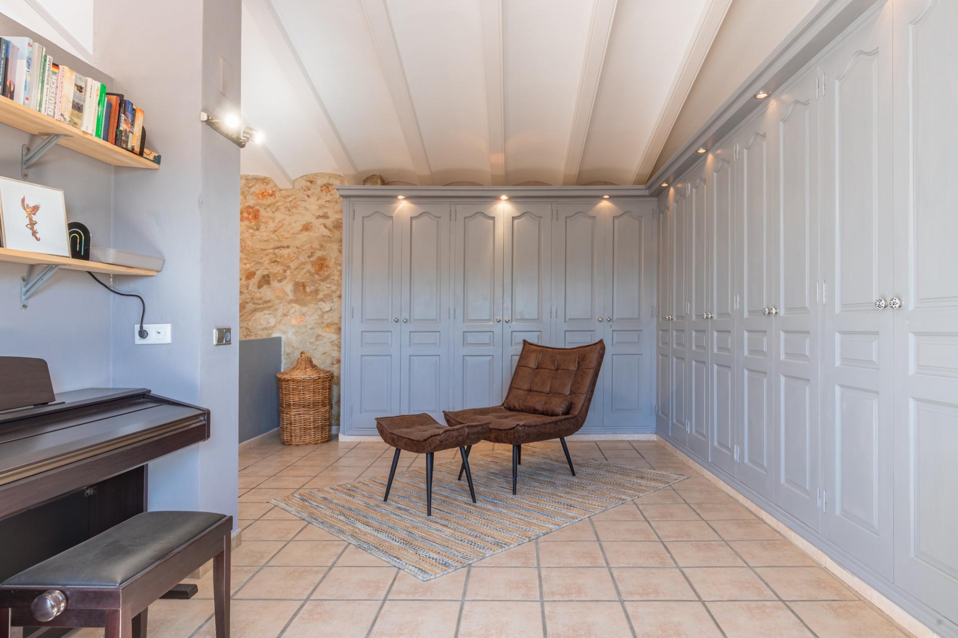 Encantadora Finca de 4 Dormitorios en Venta en Teulada