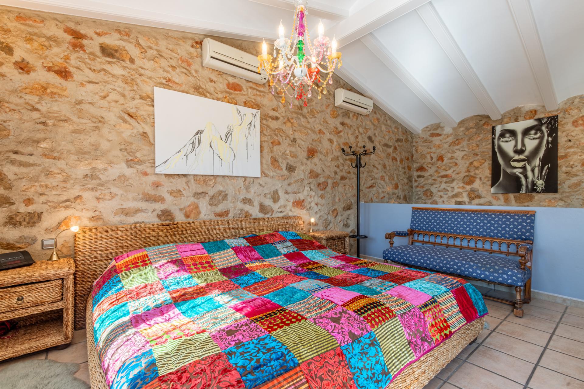 Encantadora Finca de 4 Dormitorios en Venta en Teulada