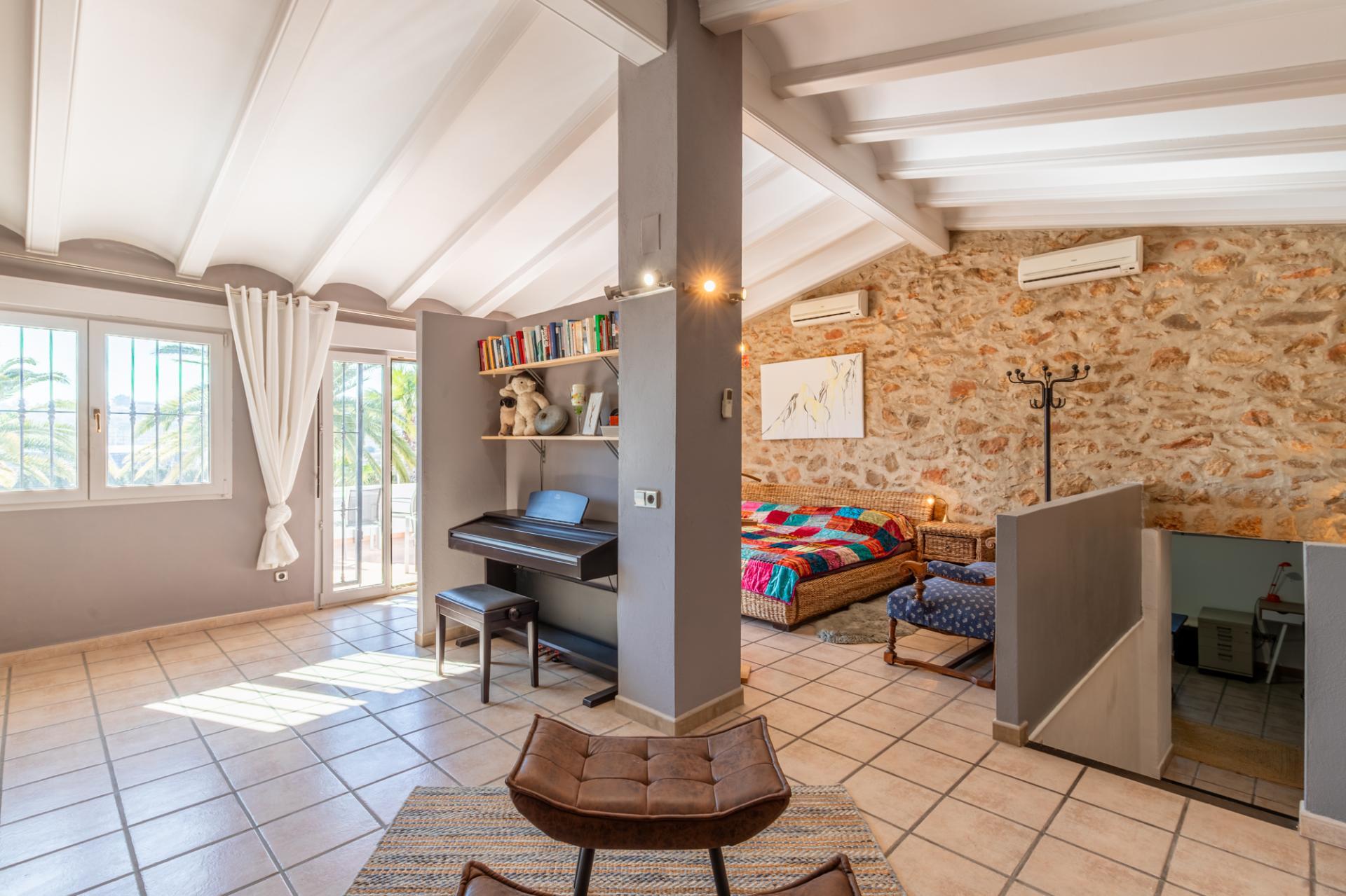 Encantadora Finca de 4 Dormitorios en Venta en Teulada