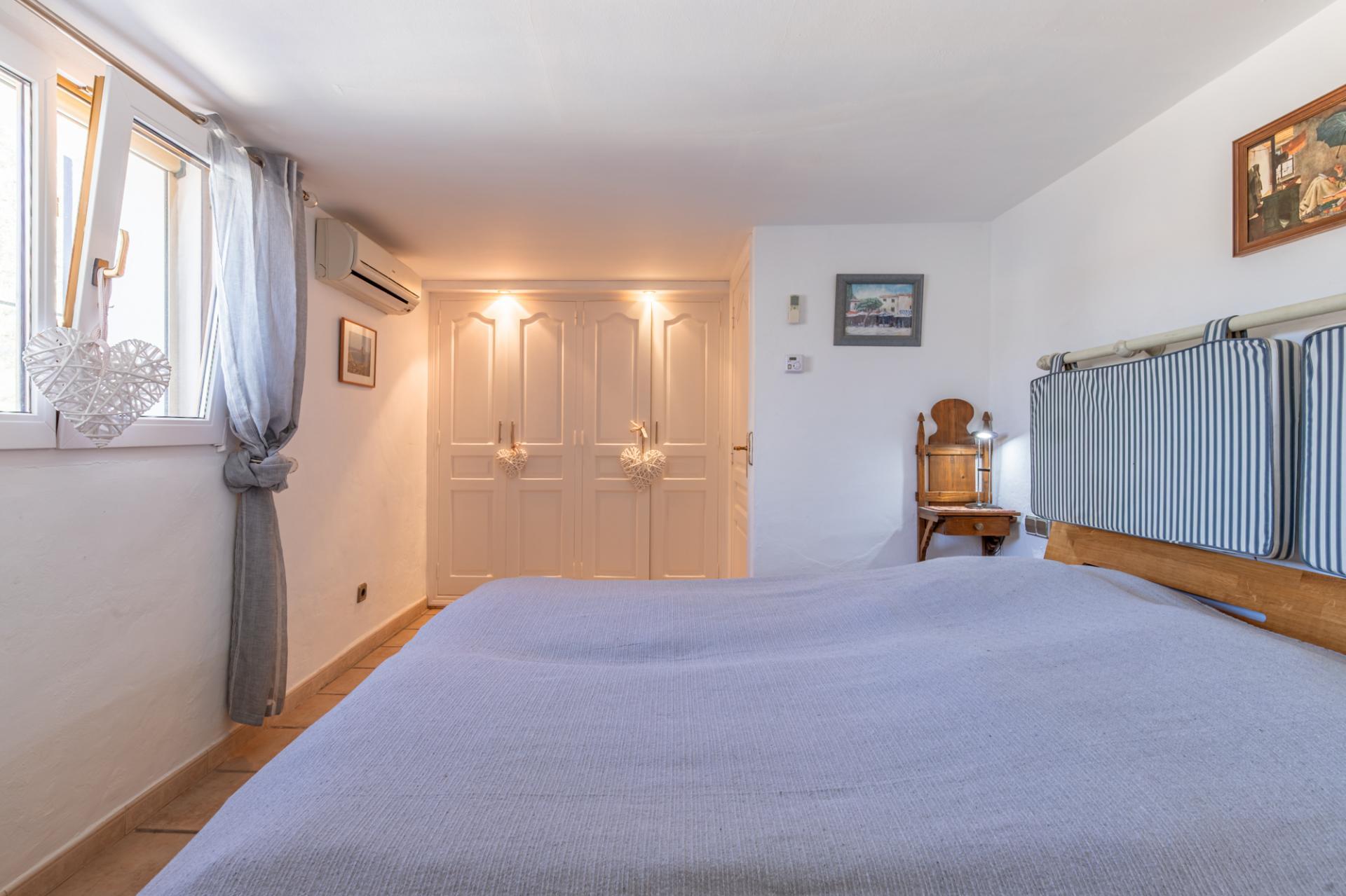 Encantadora Finca de 4 Dormitorios en Venta en Teulada