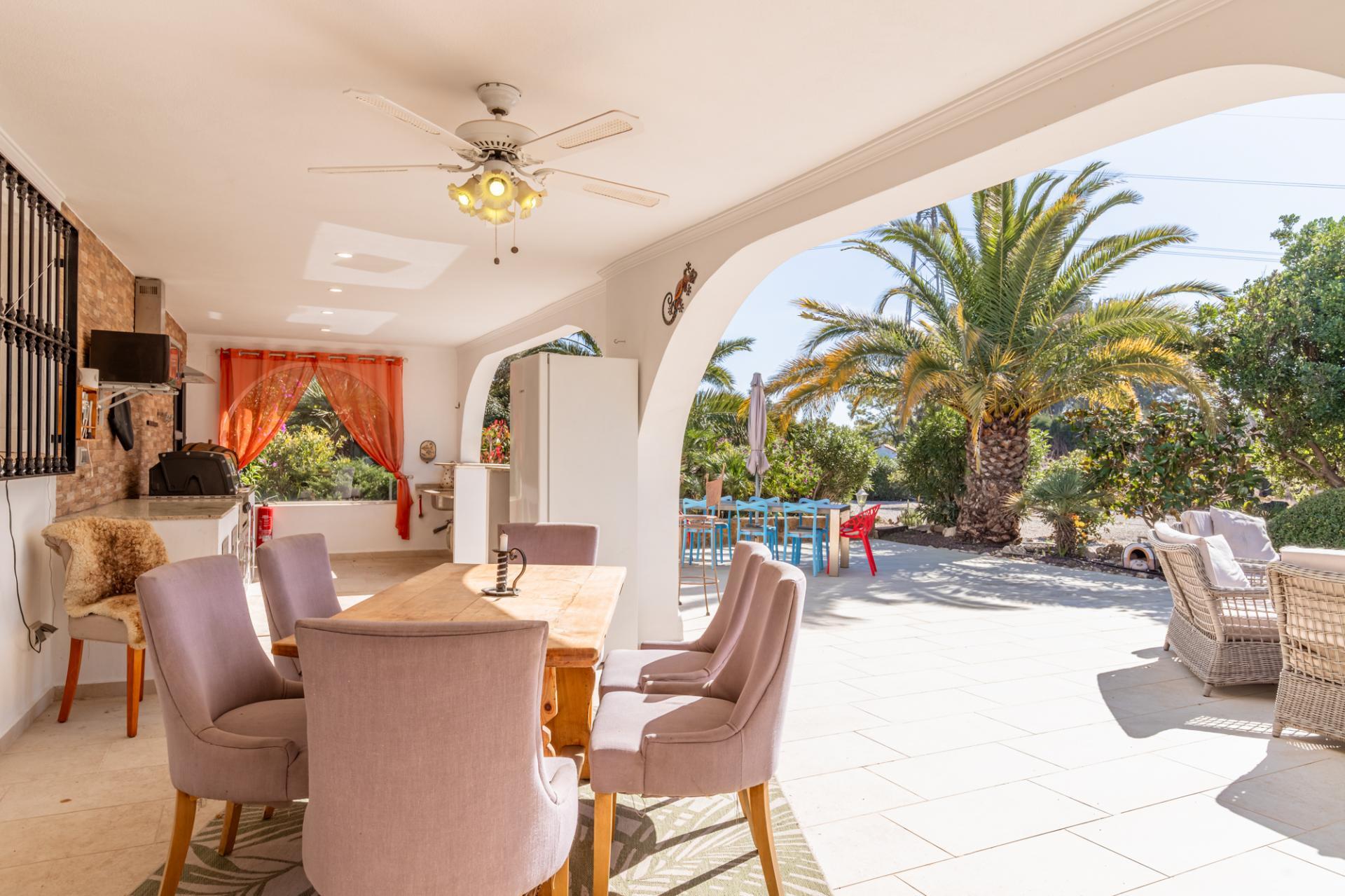 Encantadora Finca de 4 Dormitorios en Venta en Teulada