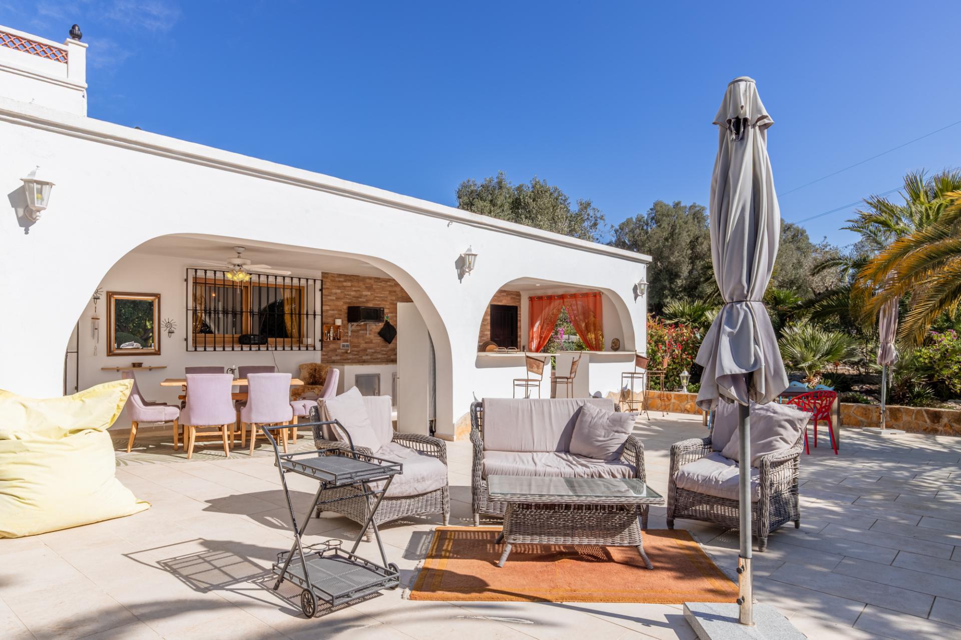 Encantadora Finca de 4 Dormitorios en Venta en Teulada