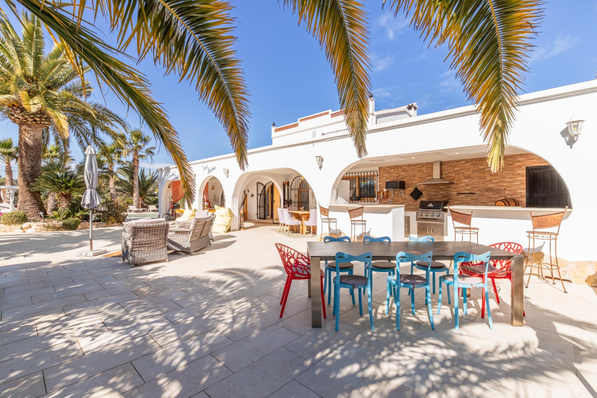 Encantadora Finca de 4 Dormitorios en Venta en Teulada