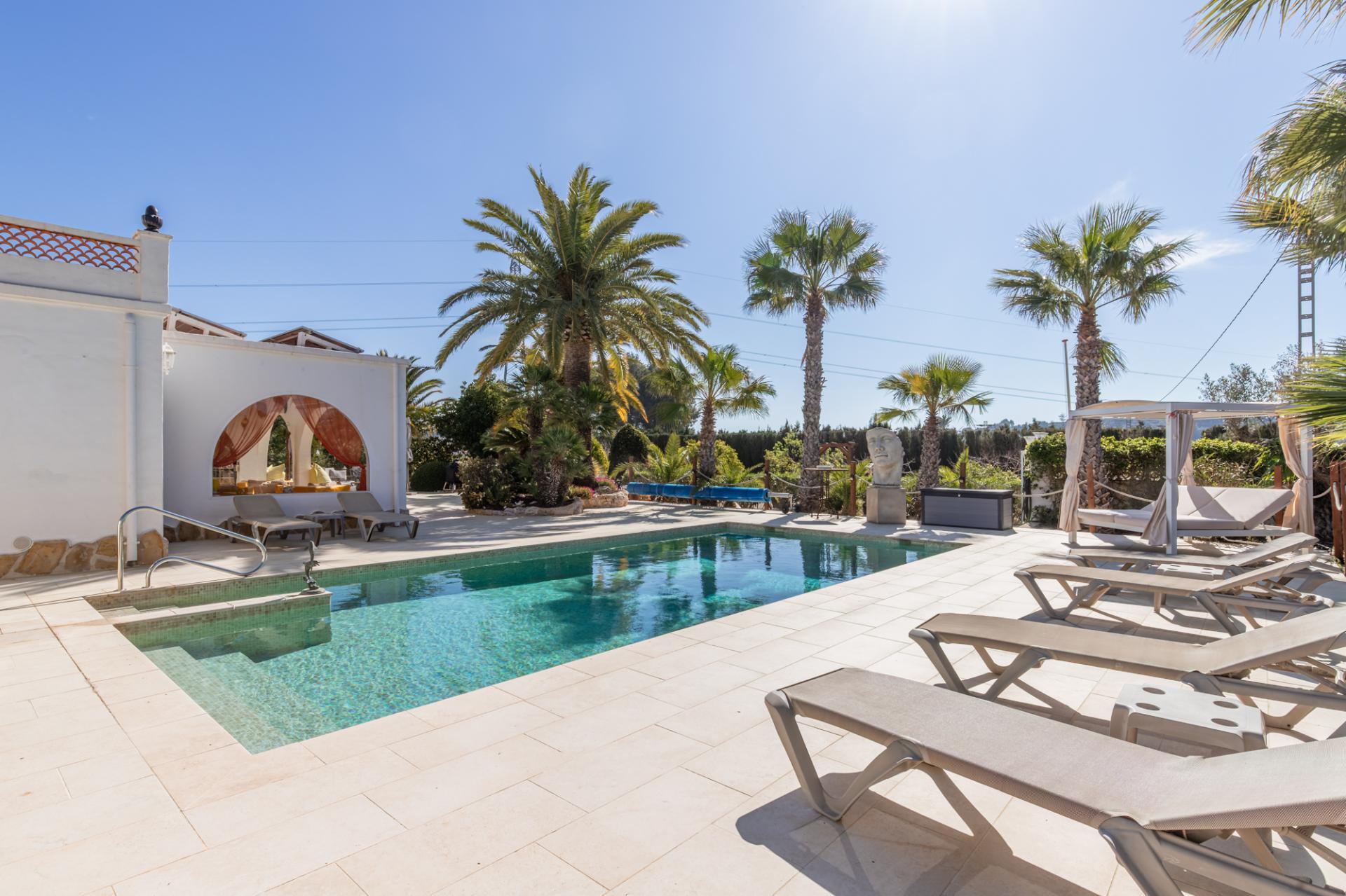 Encantadora Finca de 4 Dormitorios en Venta en Teulada