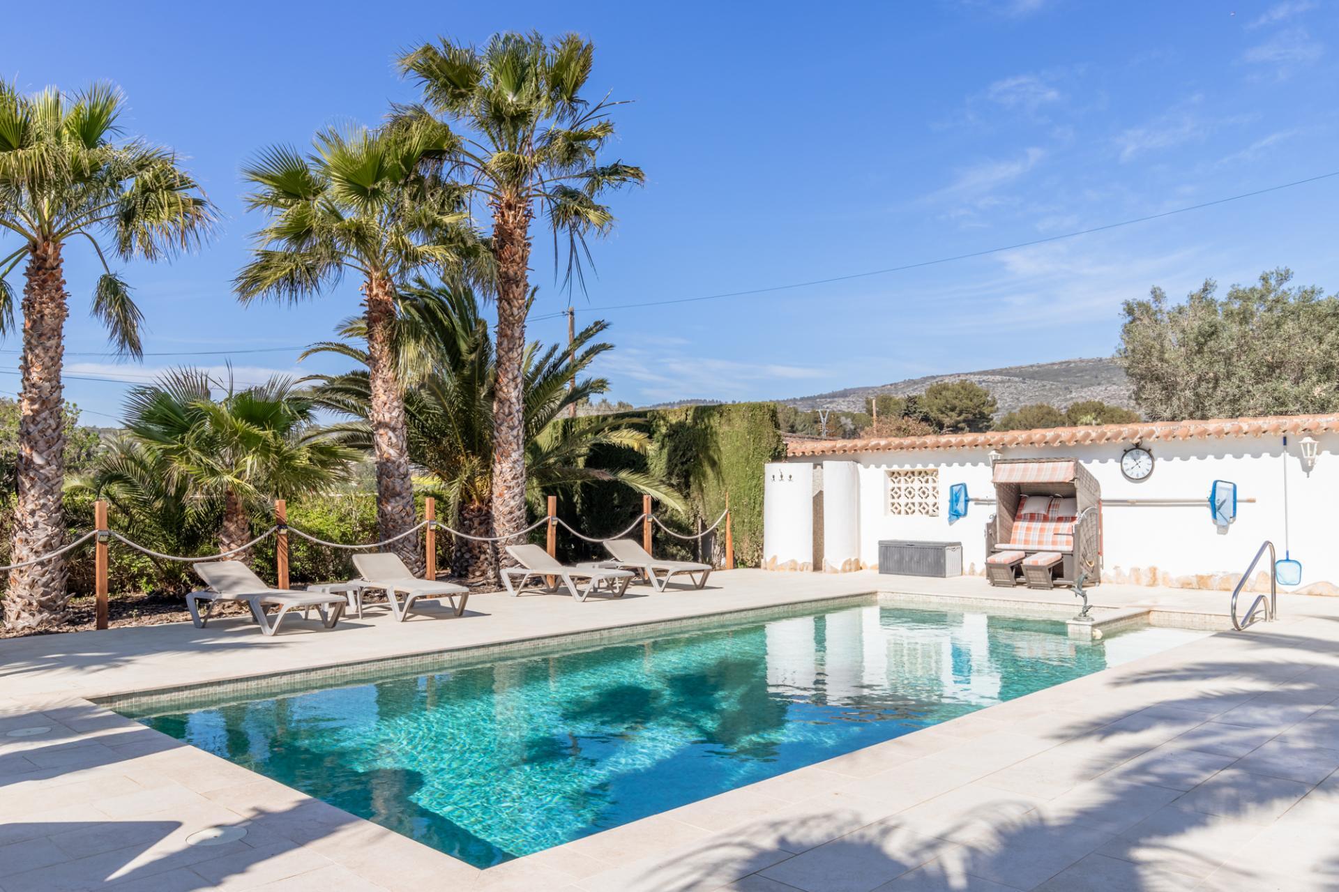 Encantadora Finca de 4 Dormitorios en Venta en Teulada