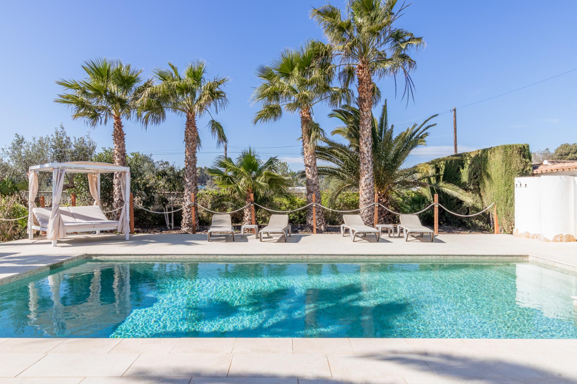 Encantadora Finca de 4 Dormitorios en Venta en Teulada