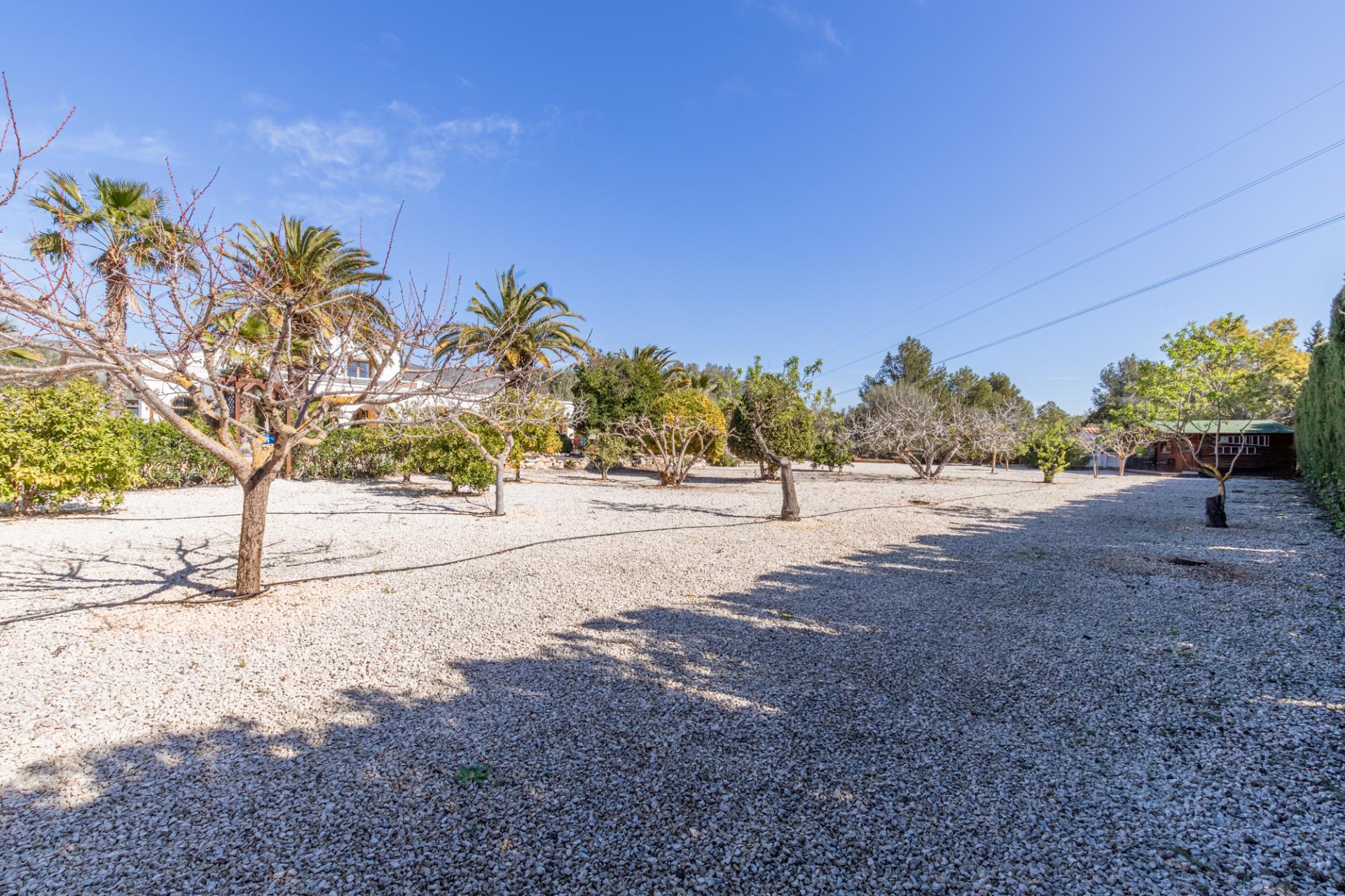 Encantadora Finca de 4 Dormitorios en Venta en Teulada