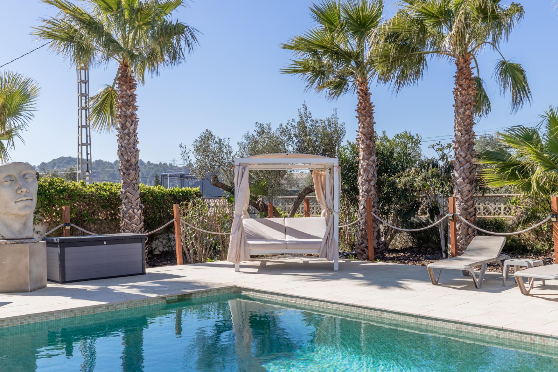 Encantadora Finca de 4 Dormitorios en Venta en Teulada