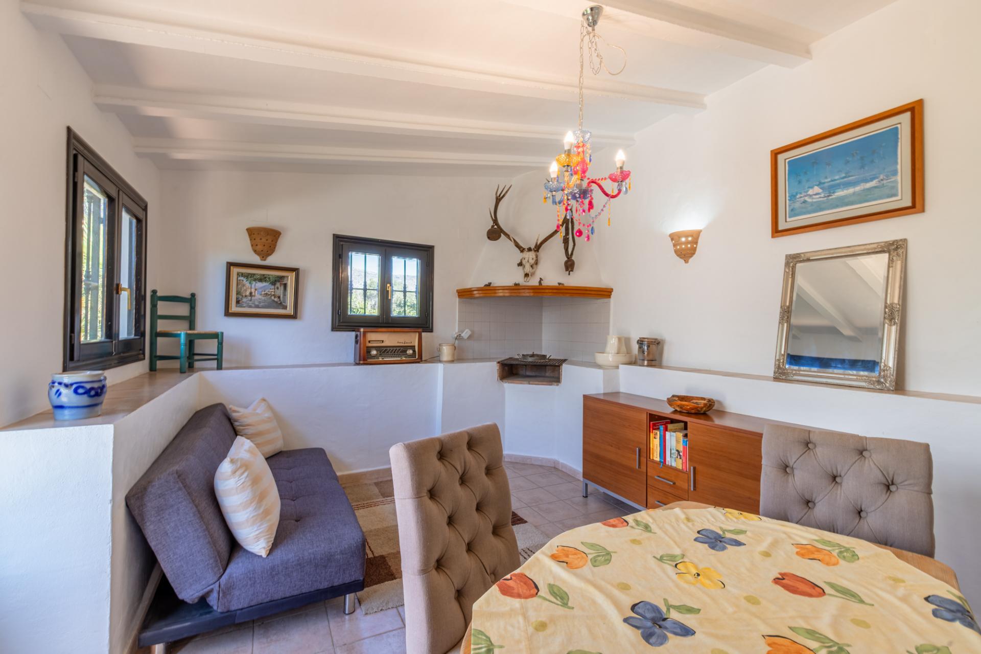 Encantadora Finca de 4 Dormitorios en Venta en Teulada