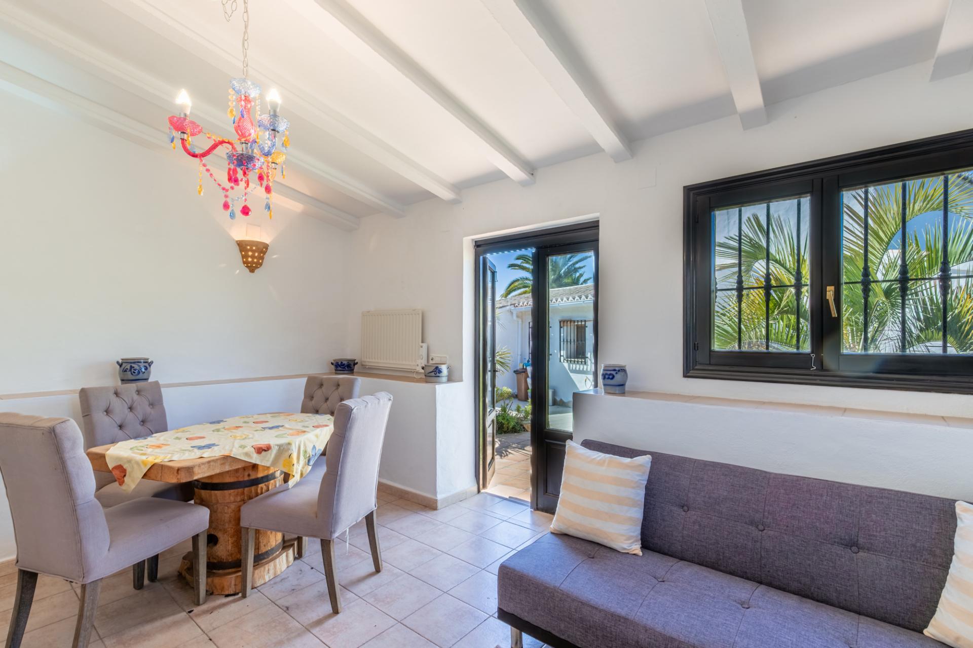 Encantadora Finca de 4 Dormitorios en Venta en Teulada