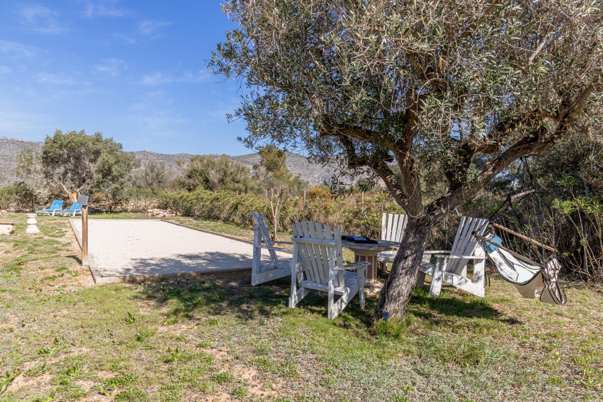 Encantadora Finca de 4 Dormitorios en Venta en Teulada