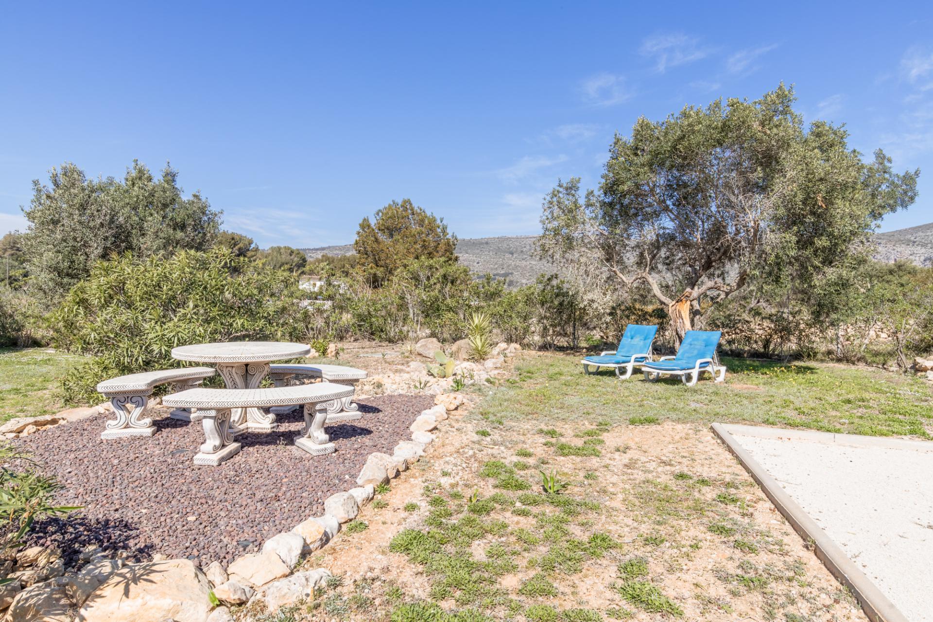 Encantadora Finca de 4 Dormitorios en Venta en Teulada