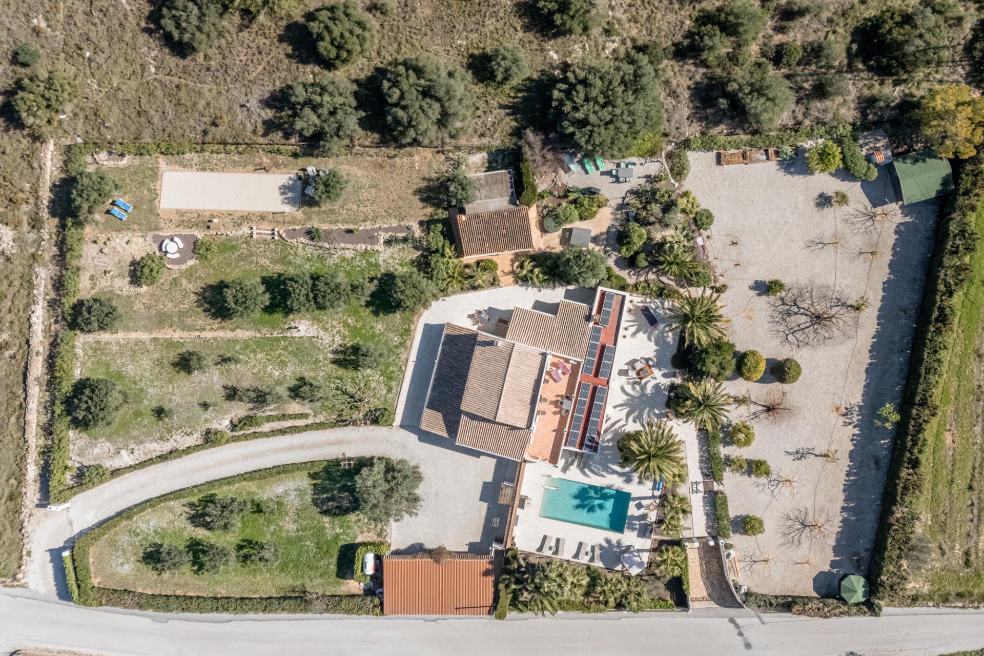 Encantadora Finca de 4 Dormitorios en Venta en Teulada