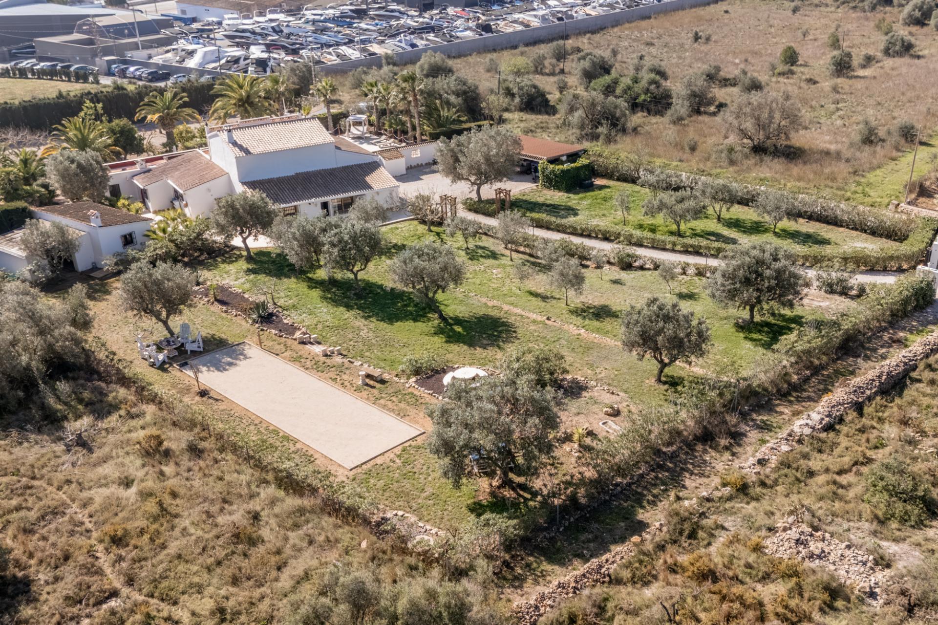 Encantadora Finca de 4 Dormitorios en Venta en Teulada